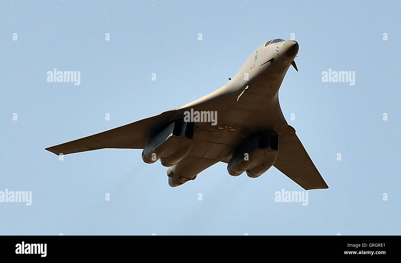 Namest Nad Oslavou, Tschechische Republik. 07. Sep, 2016. Der fliegende Teil der großen Streik 2016 Übung, zielte darauf ab, die Ausbildung der forward Air Controller, Flugpersonal und Boden Kräfte Kommandanten harmonisieren beginnt in Namest nad Oslavou, Tschechische Republik, 7. September 2016. B-1 b Lancer, US viermotorige Überschall-Variable-Sweep Flügel, strahlgetriebenen strategischen Bomber. © Lubos Pavlicek/CTK Foto/Alamy Live-Nachrichten Stockfoto