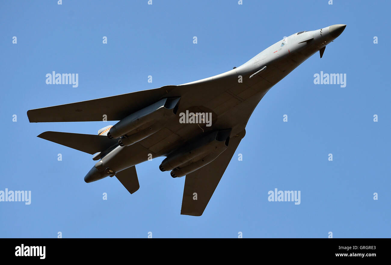 Namest Nad Oslavou, Tschechische Republik. 07. Sep, 2016. Der fliegende Teil der großen Streik 2016 Übung, zielte darauf ab, die Ausbildung der forward Air Controller, Flugpersonal und Boden Kräfte Kommandanten harmonisieren beginnt in Namest nad Oslavou, Tschechische Republik, 7. September 2016. B-1 b Lancer, US viermotorige Überschall-Variable-Sweep Flügel, strahlgetriebenen strategischen Bomber. © Lubos Pavlicek/CTK Foto/Alamy Live-Nachrichten Stockfoto