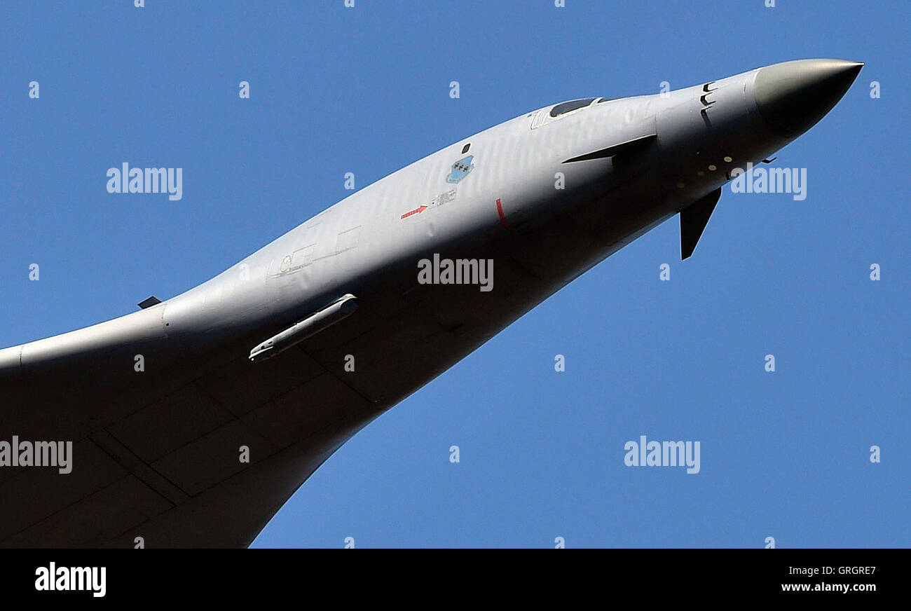 Namest Nad Oslavou, Tschechische Republik. 07. Sep, 2016. Der fliegende Teil der großen Streik 2016 Übung, zielte darauf ab, die Ausbildung der forward Air Controller, Flugpersonal und Boden Kräfte Kommandanten harmonisieren beginnt in Namest nad Oslavou, Tschechische Republik, 7. September 2016. B-1 b Lancer, US viermotorige Überschall-Variable-Sweep Flügel, strahlgetriebenen strategischen Bomber. © Lubos Pavlicek/CTK Foto/Alamy Live-Nachrichten Stockfoto