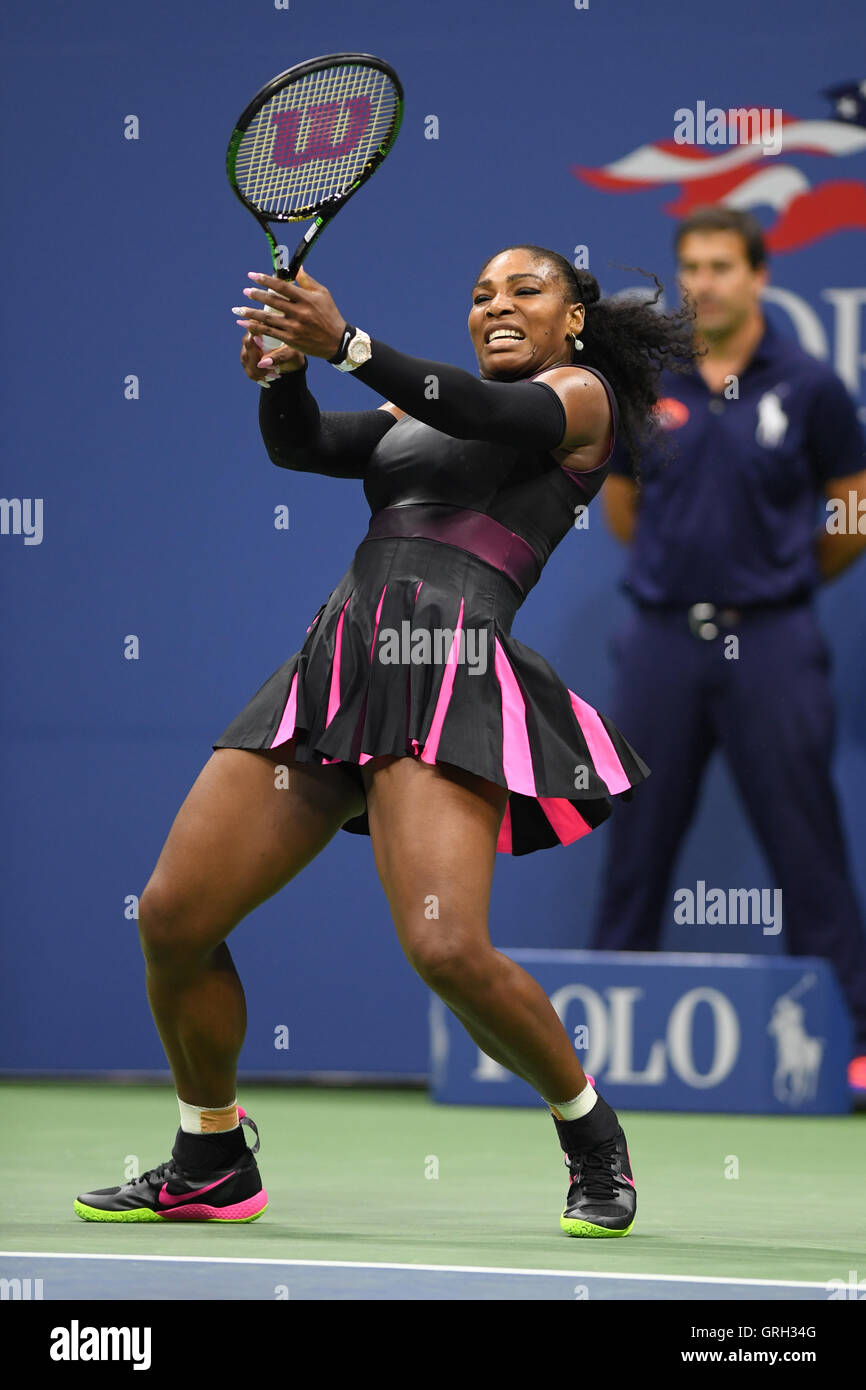 New York, USA. 7. September 2016. Serena Williams Vs Simona Halep auf Arthur Ashe Stadion an der USTA Billie Jean King National Tennis Center am 7. September 2016 in Flushing Queens. Bildnachweis: MediaPunch Inc/Alamy Live-Nachrichten Stockfoto