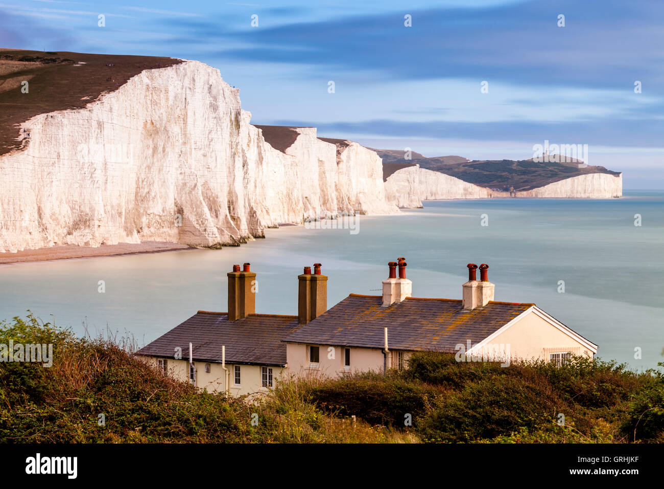 Sieben Schwestern und Coastguard Cottages, Seaford, Ostsussex, Großbritannien Stockfoto