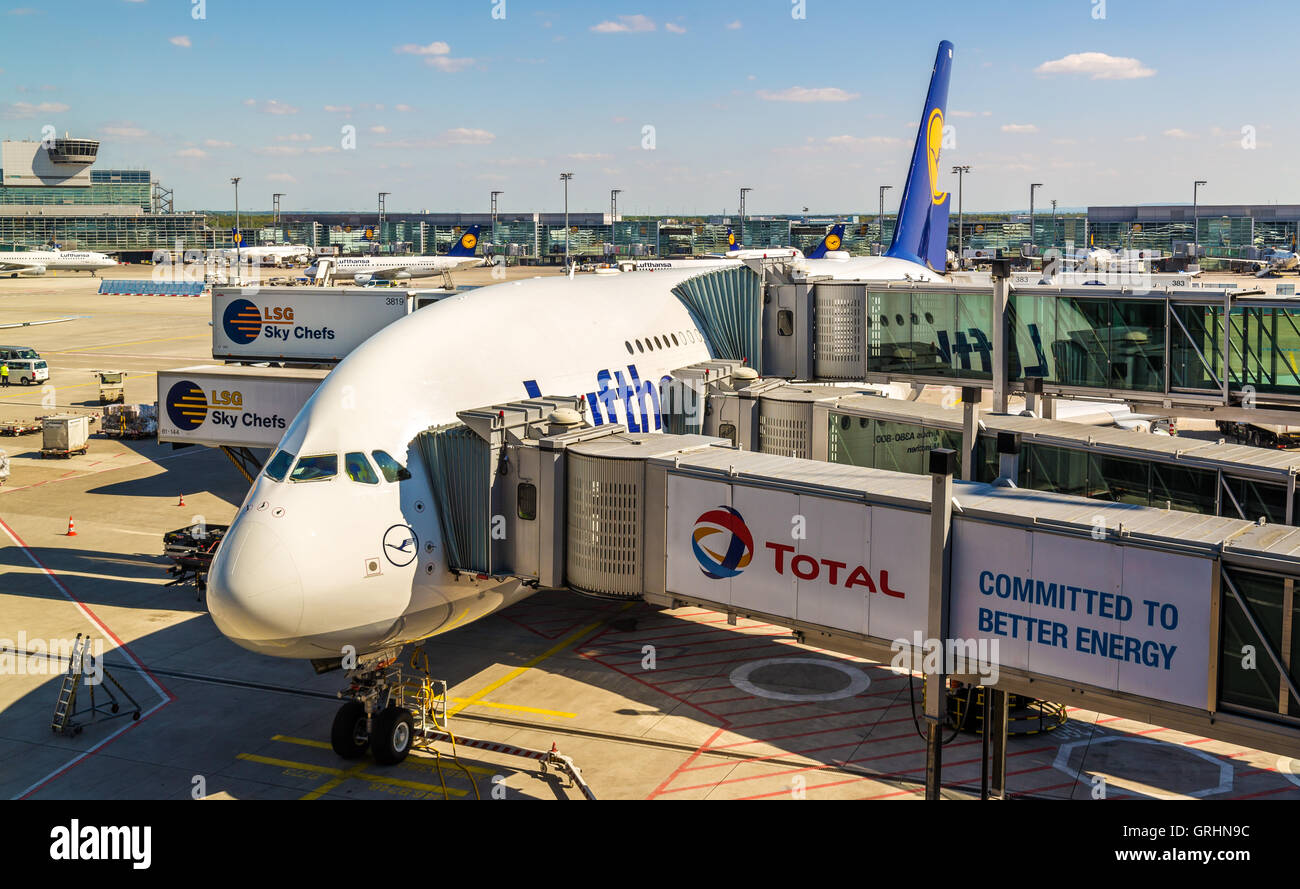 Flugzeit New York Frankfurt A380 Lufthansa Airbus A380 am Frankfurter Flughafen Stockfotografie - Alamy