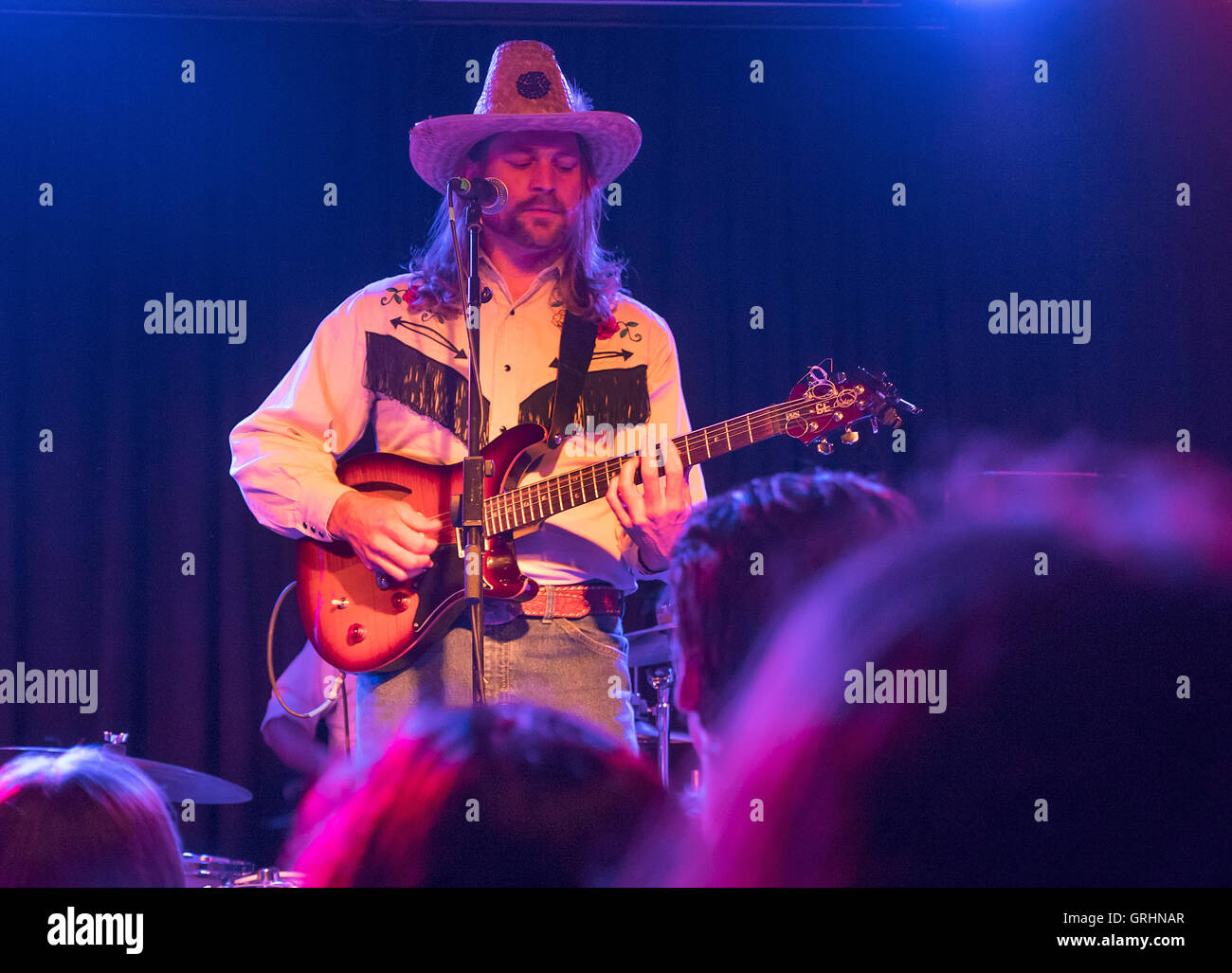 Karl Blau Country-Sänger spielen an der Lexington Islington-London UK Stockfoto
