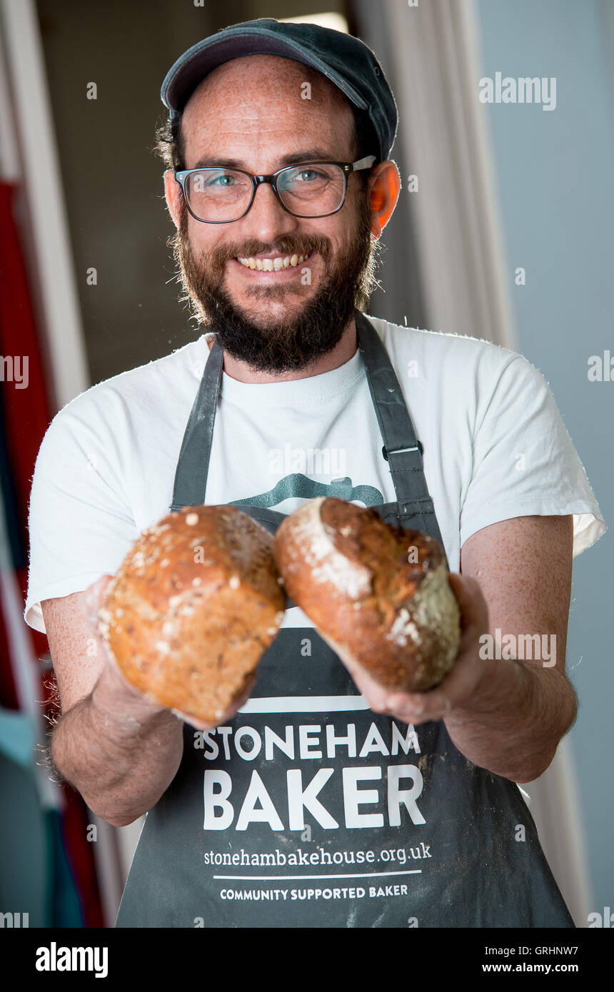 Simon Cobb, Bäcker aus Hove, Sussex, UK. Simon läuft Klassen um Menschen zu helfen, die unter Depressionen leiden. Stockfoto