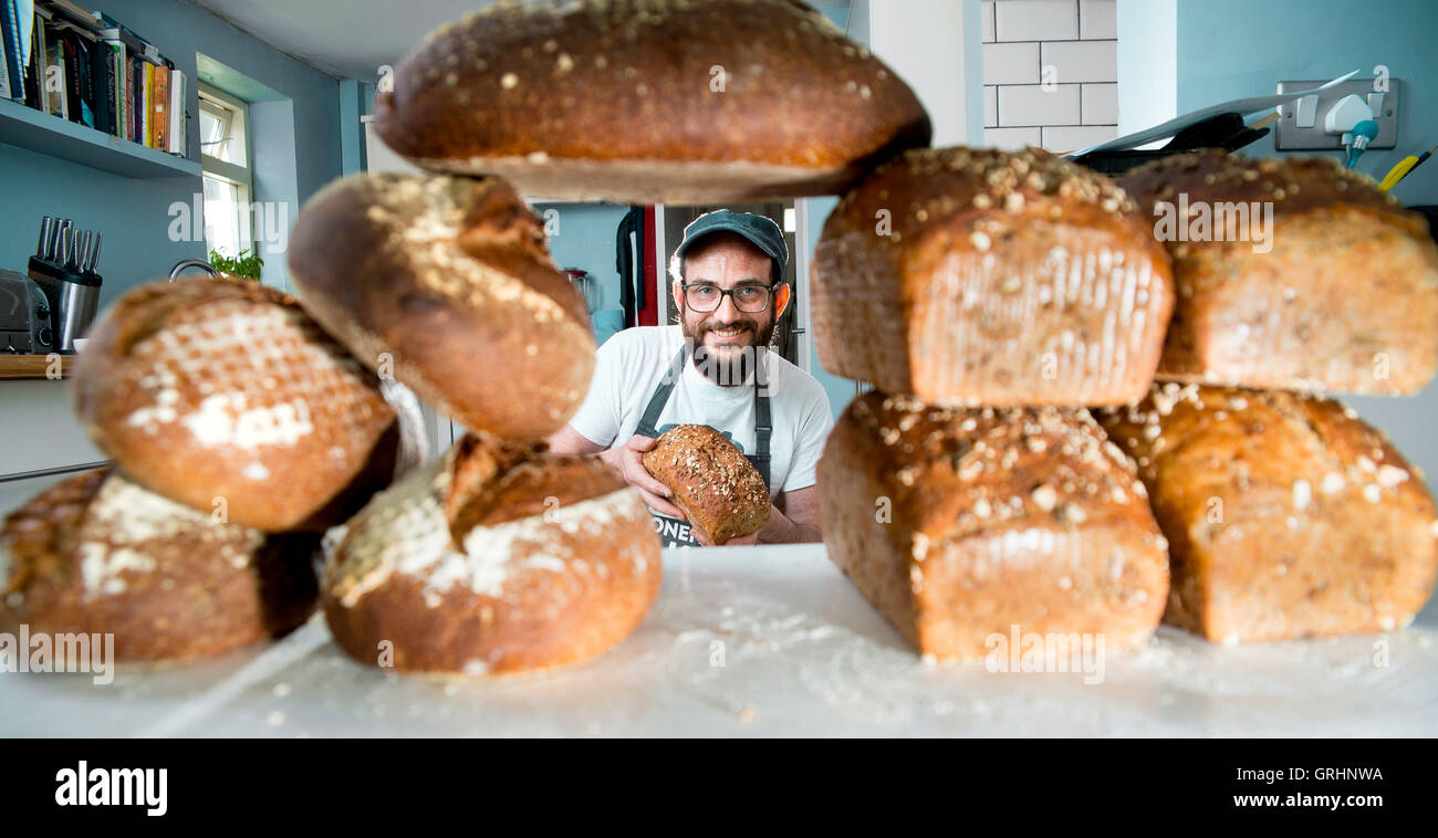 Simon Cobb, Bäcker aus Hove, Sussex, UK. Simon läuft Klassen um Menschen zu helfen, die unter Depressionen leiden. Stockfoto