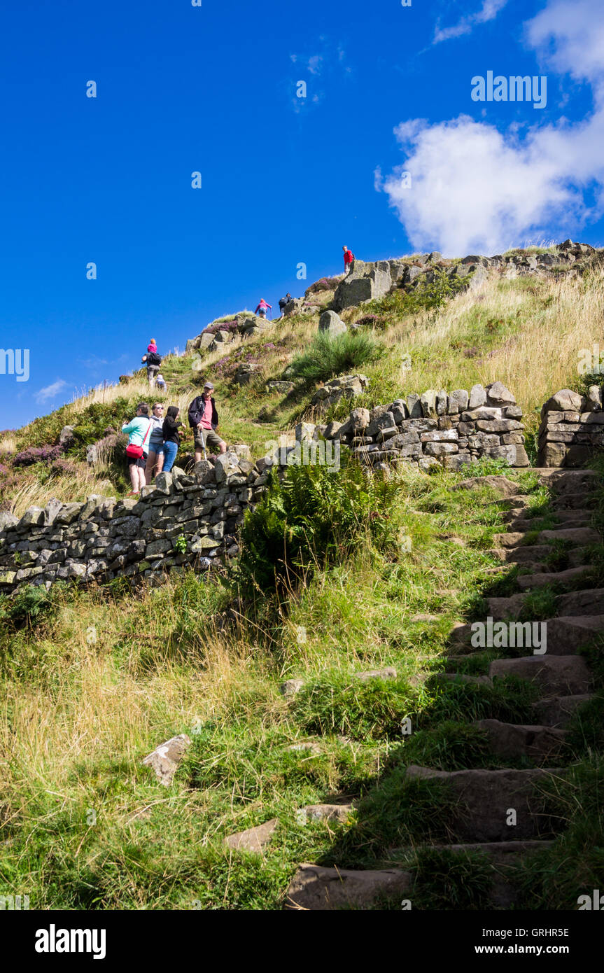 Wanderer am Hadrianswall, in der Nähe von Gap Wehrturms, in der Nähe von einst gebraut, Cumbria, England Stockfoto