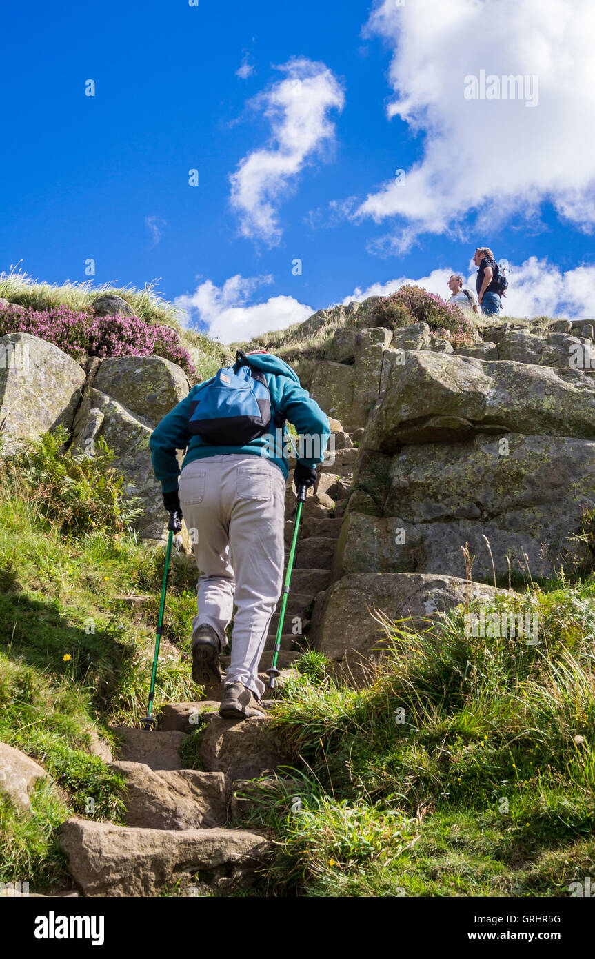 Wanderer am Hadrianswall, in der Nähe von Gap Wehrturms, in der Nähe von einst gebraut, Cumbria, England Stockfoto
