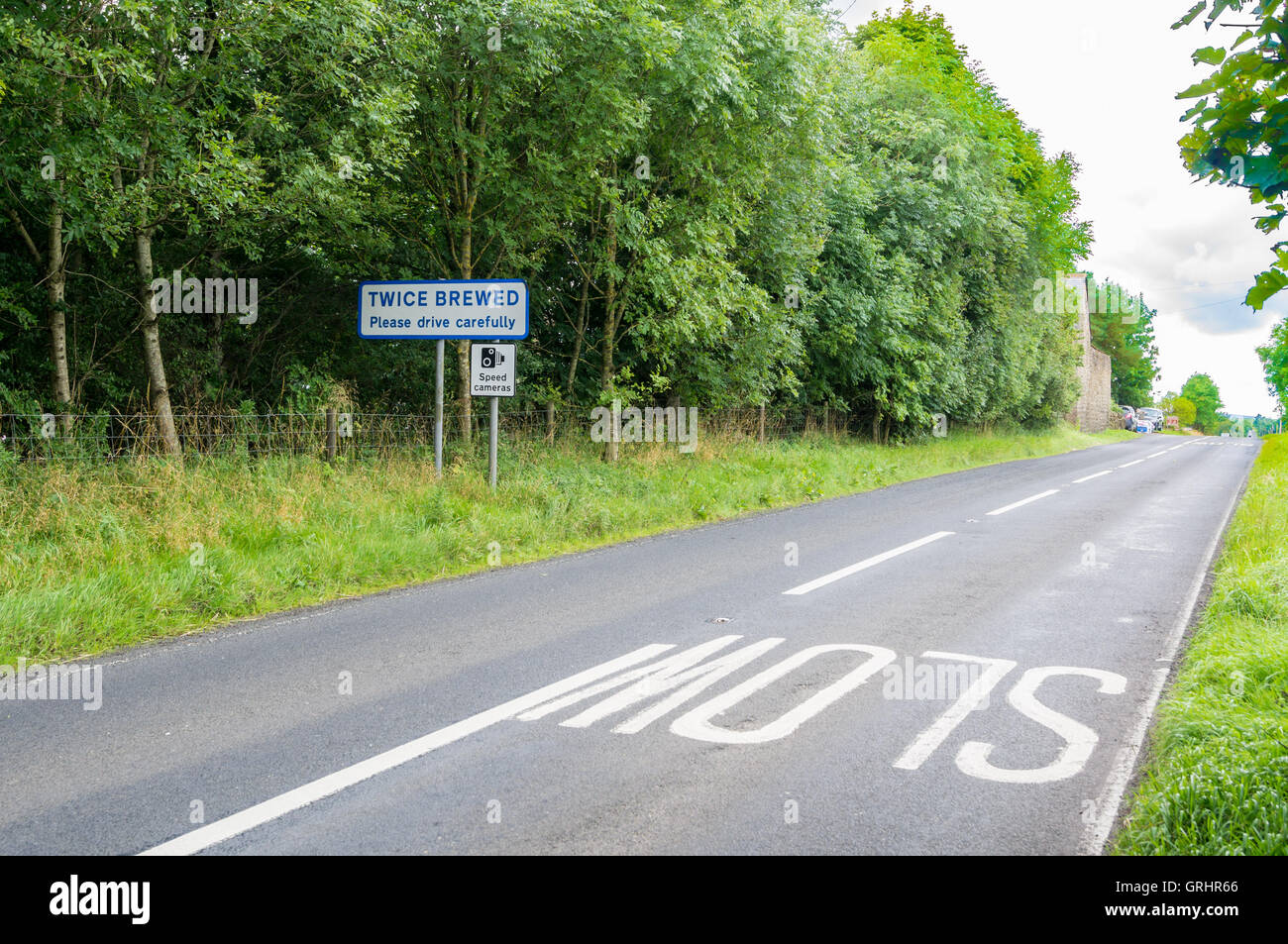 Straße Zeichen, zweimal gebraut, Cumbria, England Stockfoto