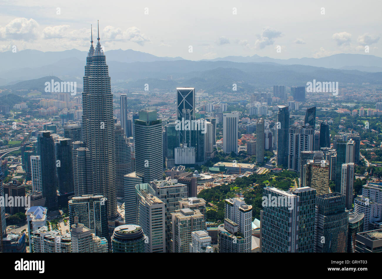 Petronas Towers von oben auf den KL Tower, Kuala Lumpur, Malaysia, Juni 2016 Stockfoto