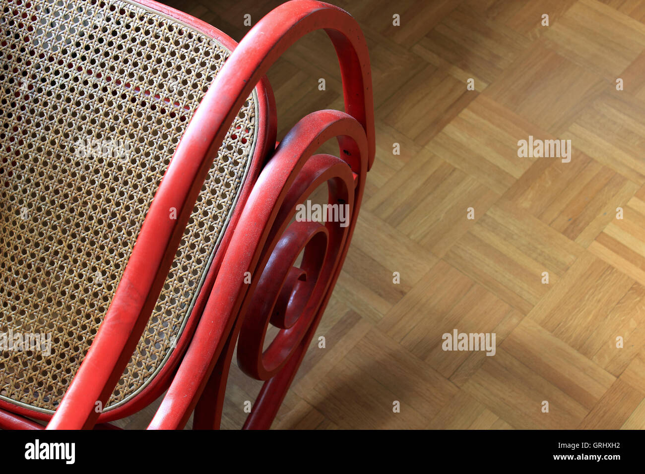 Alte hölzerne Red Chair detail Stockfoto