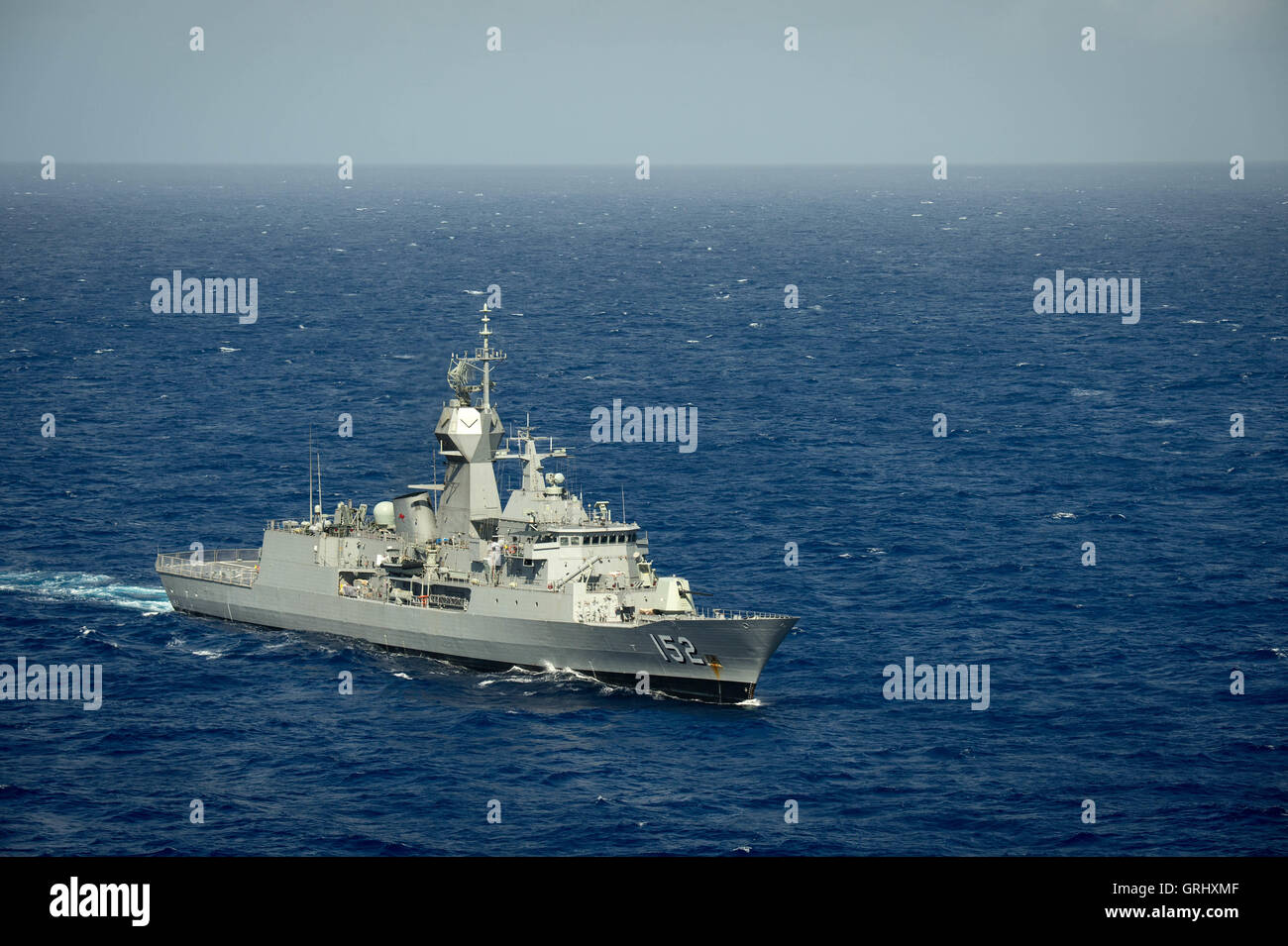 Royal Australian Navy Anzac-Klasse Fregatte dampft HMAS Warramunga in engen Formation während der Rand der pazifischen Übungen 28. Juli 2016 in und rund um die Inseln von Hawaii und Südkalifornien. Stockfoto