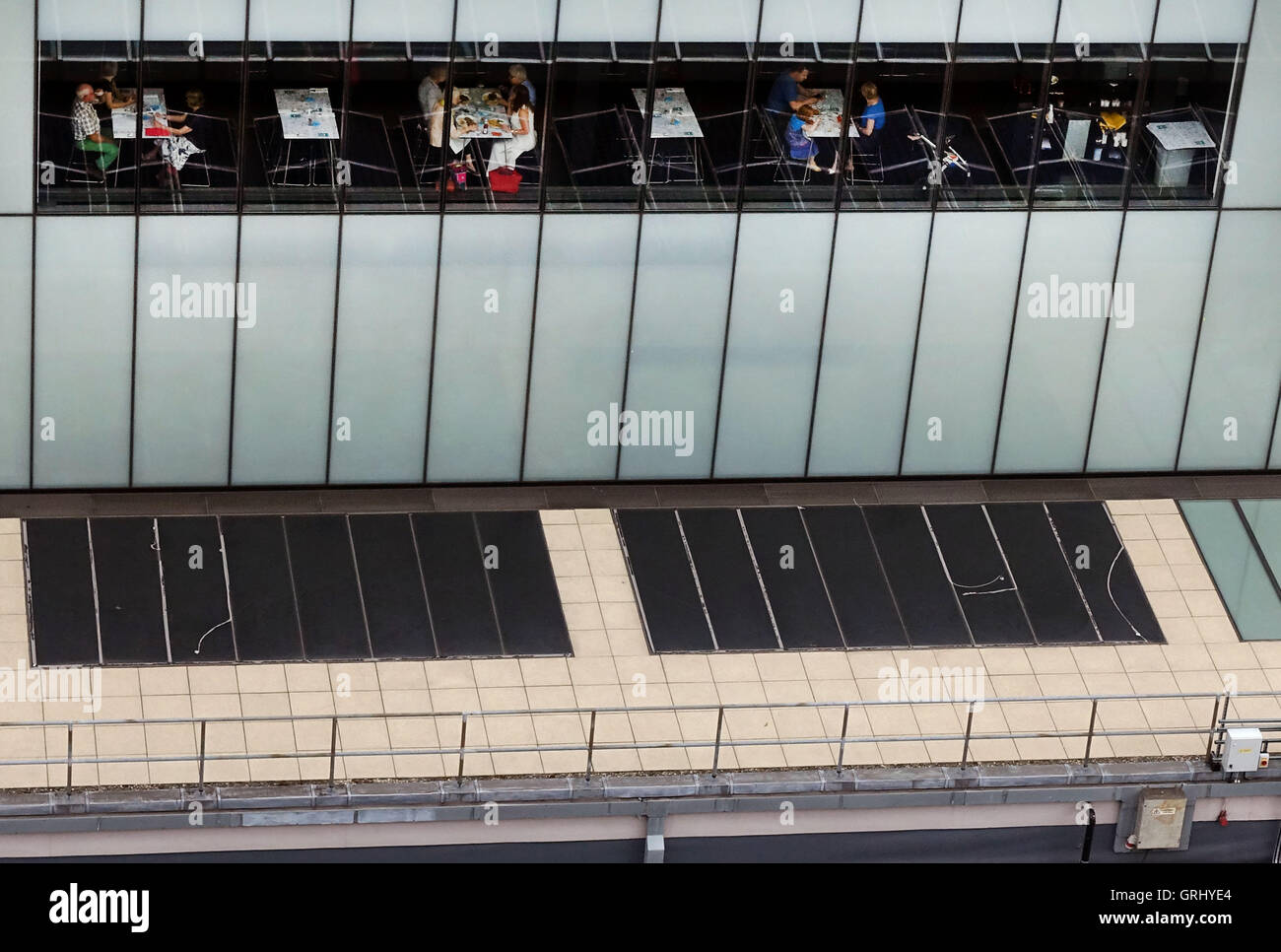 American Diner im Tate Modern Restaurant gesehen von Switch Wohnhauserweiterung, London Stockfoto American Diner im Tate Modern Restaurant gesehen von Switch Wohnhauserweiterung, London Stockfoto