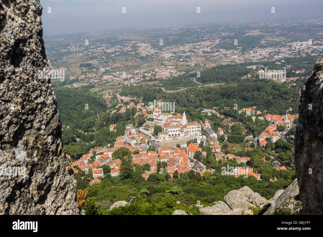 Blick auf die Stadt Sintra von der Burg der Mauren. Stockfoto