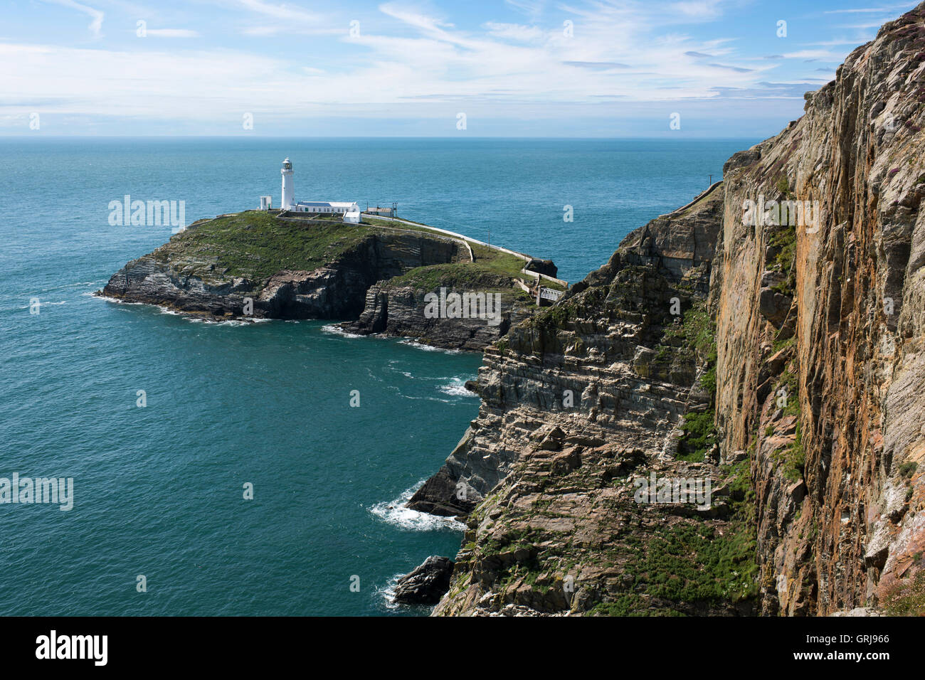 Der markante und beliebte South Stack Lighthouse, Anglesey, Wales, UK Stockfoto