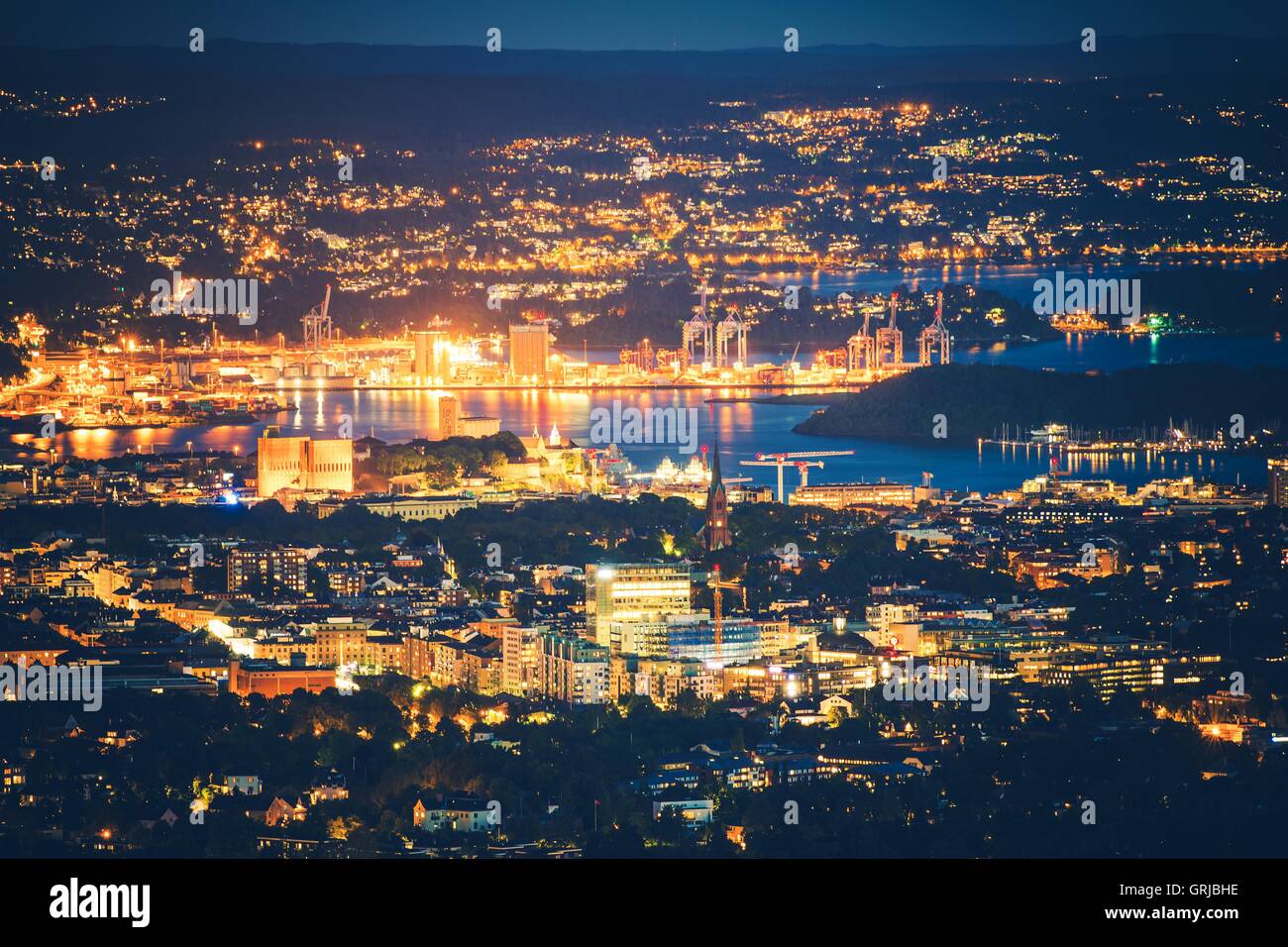 Beleuchtete Oslo, Norwegen in der Nacht. Stadt von Oslo Nacht Panorama. Stockfoto