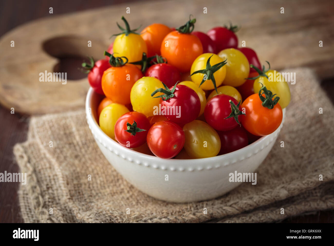 Bunte Auswahl verschiedener Arten von Cherry-Tomaten Stockfoto