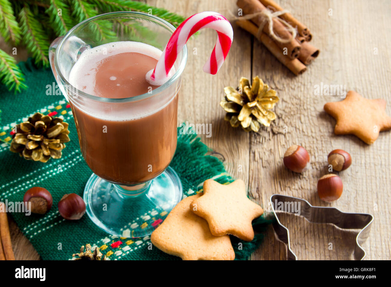 Hausgemachte Pepperment heiße Schokolade zu Weihnachten und Winterurlaub Stockfoto