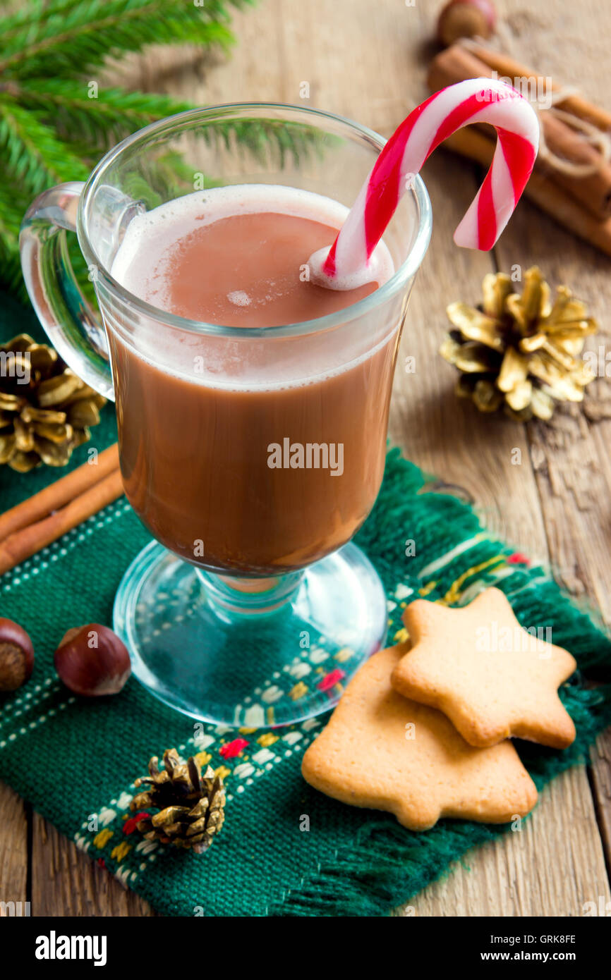Hausgemachte Pepperment heiße Schokolade zu Weihnachten und Winterurlaub Stockfoto