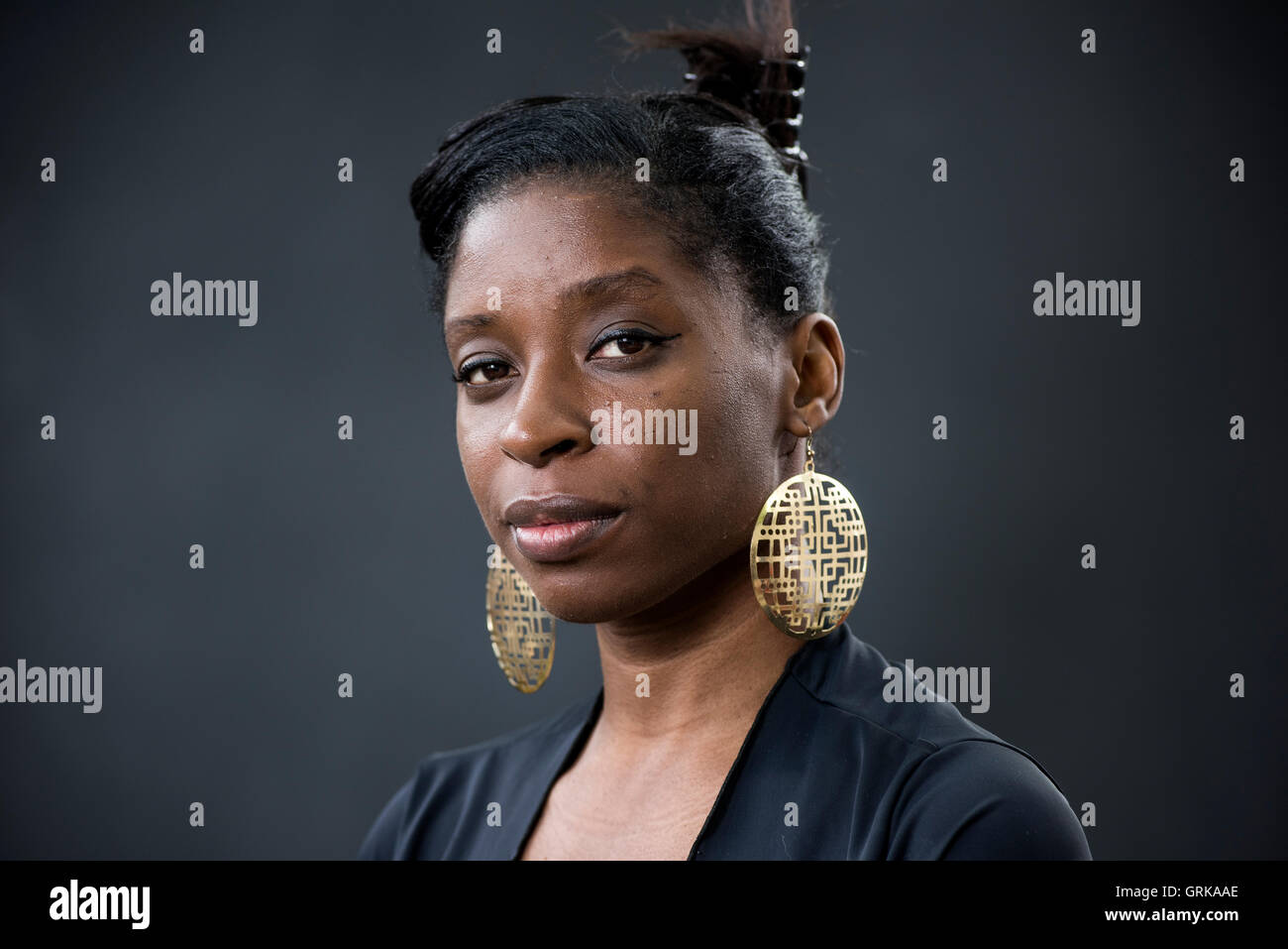 Britisch-nigerianische Autorin, Kuratorin und Arts Project Manager Irenosen Okojie. Stockfoto