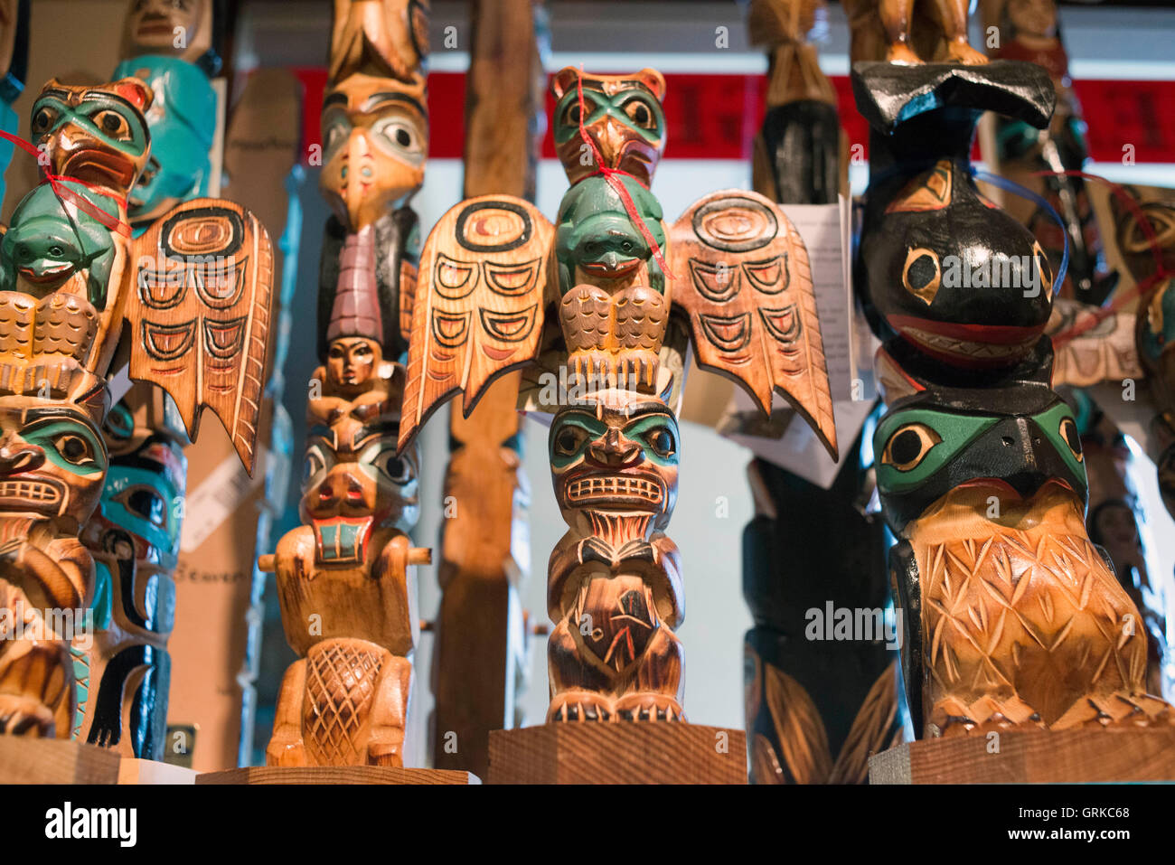 Naturzentrum-Geschenk-Shop. Mount Roberts Tramway. Juneau, Alaska. USA. Das Naturzentrum, ein lokaler Favorit vor der Hektik der Innenstadt von Juneau auf den Mount Roberts Straßenbahn. Natur Geschenke und Bücher, interaktiven Spaß und interpretative Displays trail Informationen und günstige lokale Touren. Stockfoto