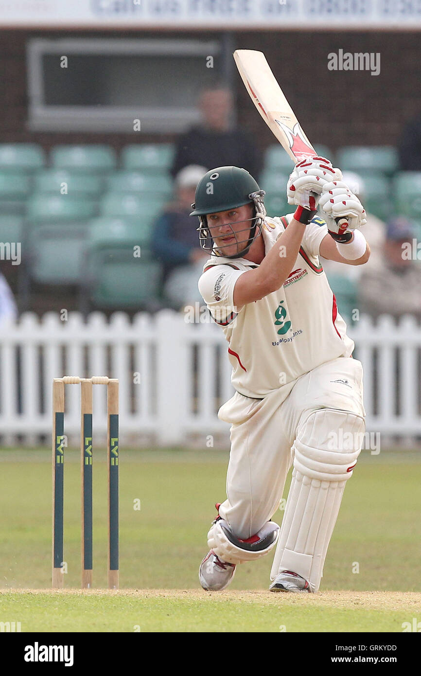 Josh Cobb in Aktion für Leicestershire - Leicestershire CCC Vs Essex CCC - LV County Championship Division zwei Cricket bei Grace Road, Leicester - 16.09.14 zu zucken Stockfoto