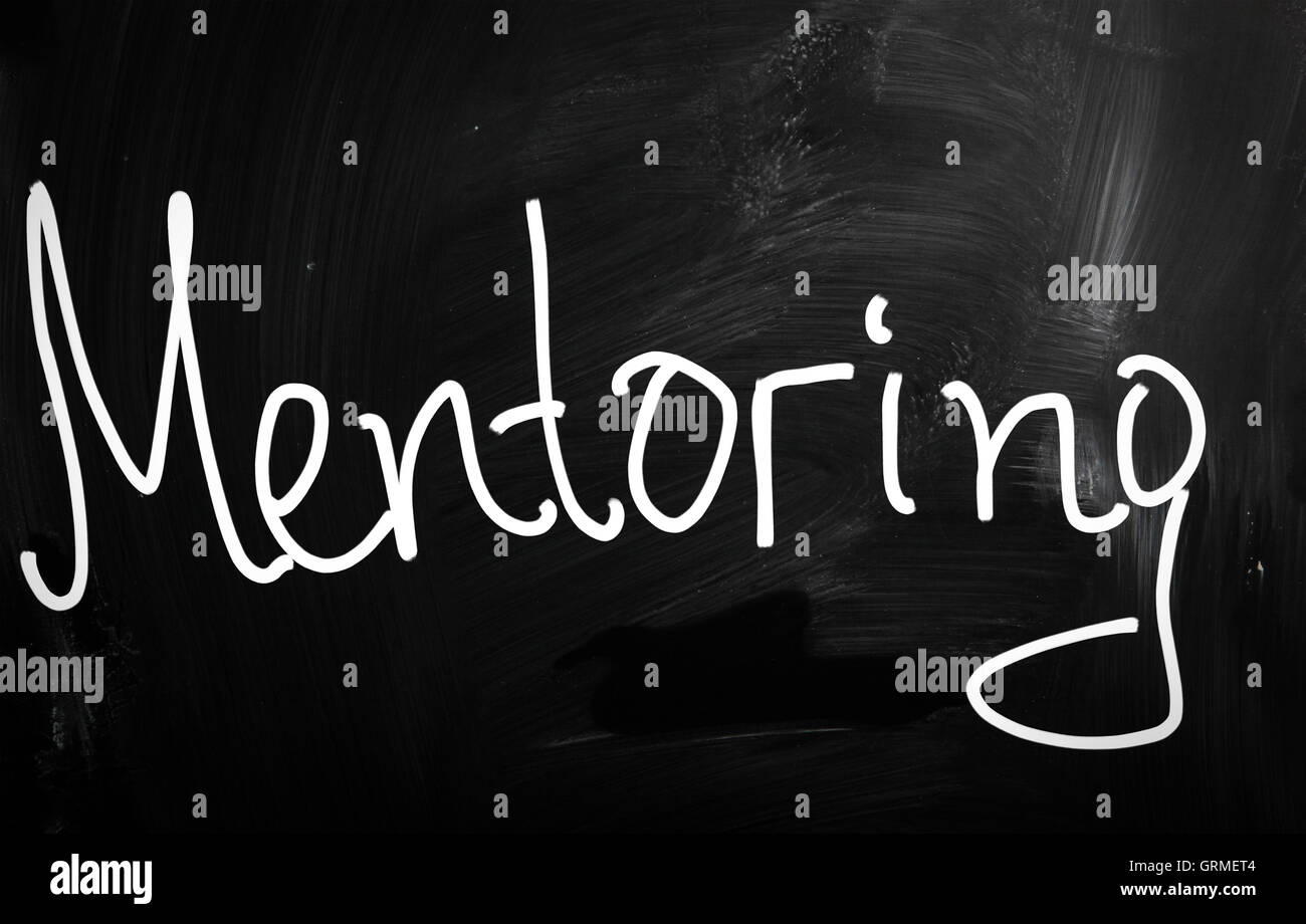 Das Wort "Mentoring" handschriftliche mit weißer Kreide auf eine blackboar Stockfoto