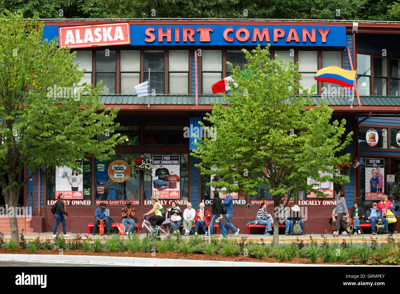 In der Innenstadt. Straßen von Juneau. S Franklin Street. Alaska-Shirt Company. Alaska, USA.  Die Stadt und Bezirk von Juneau ist der Kopf Stockfoto