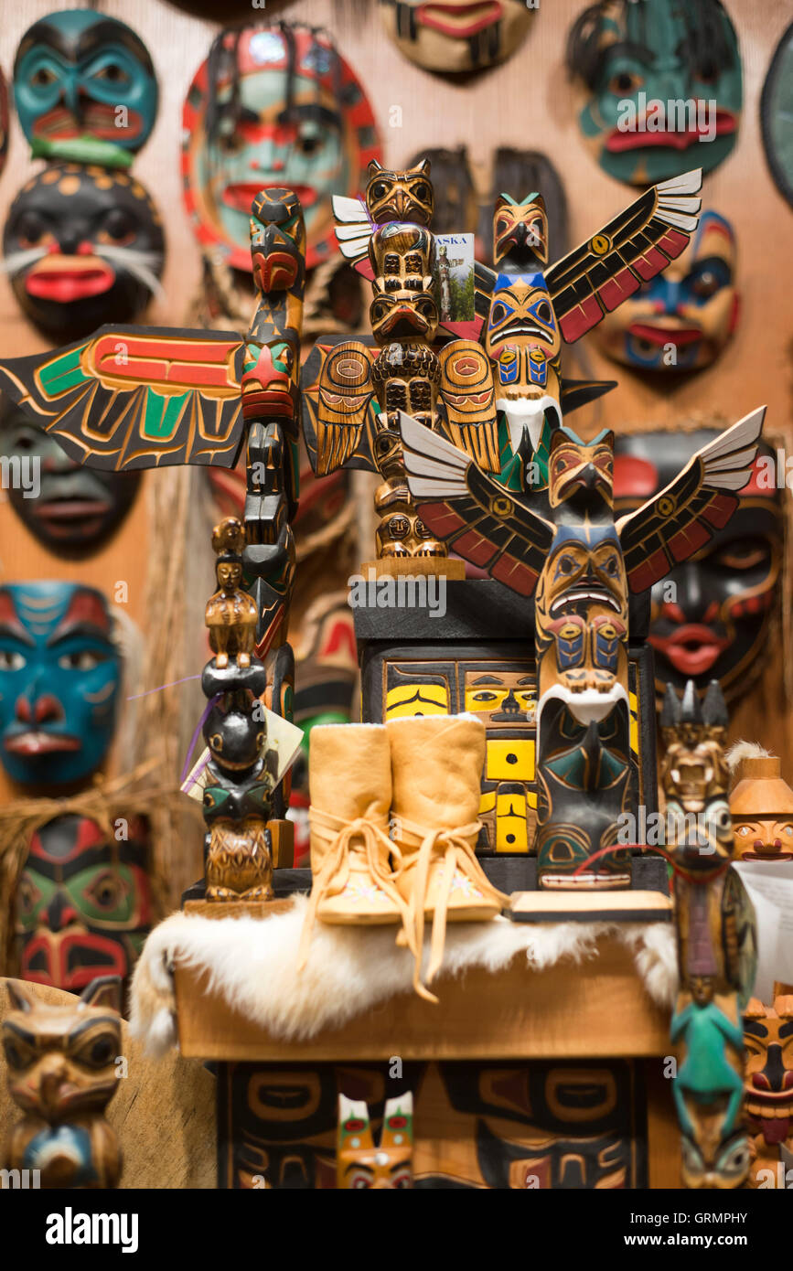 Totempfahl Shop, Juneau, Alaska. Einheimischen Kunsthandwerk Shop, Juneau, Alaska. Lokalen indischen Kunst und Sammlerstücke. Shop bietet lokale Stockfoto