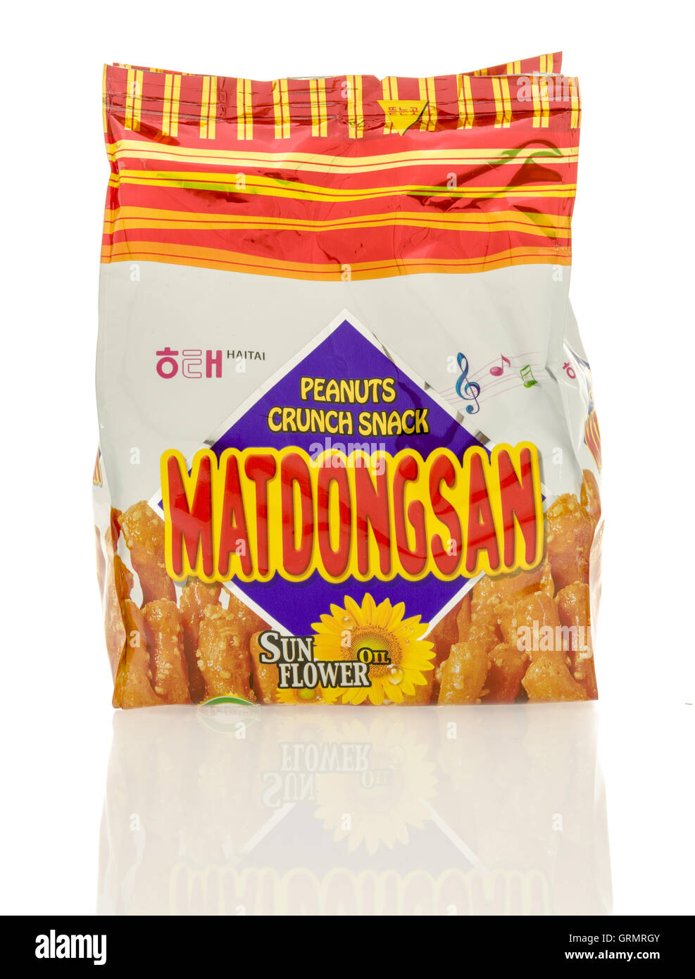 Winneconne, Wisconsin - 30. August 2016: Bag Haitai Matdongsan Erdnüsse Crunch Snack auf einem isolierten Hintergrund. Stockfoto