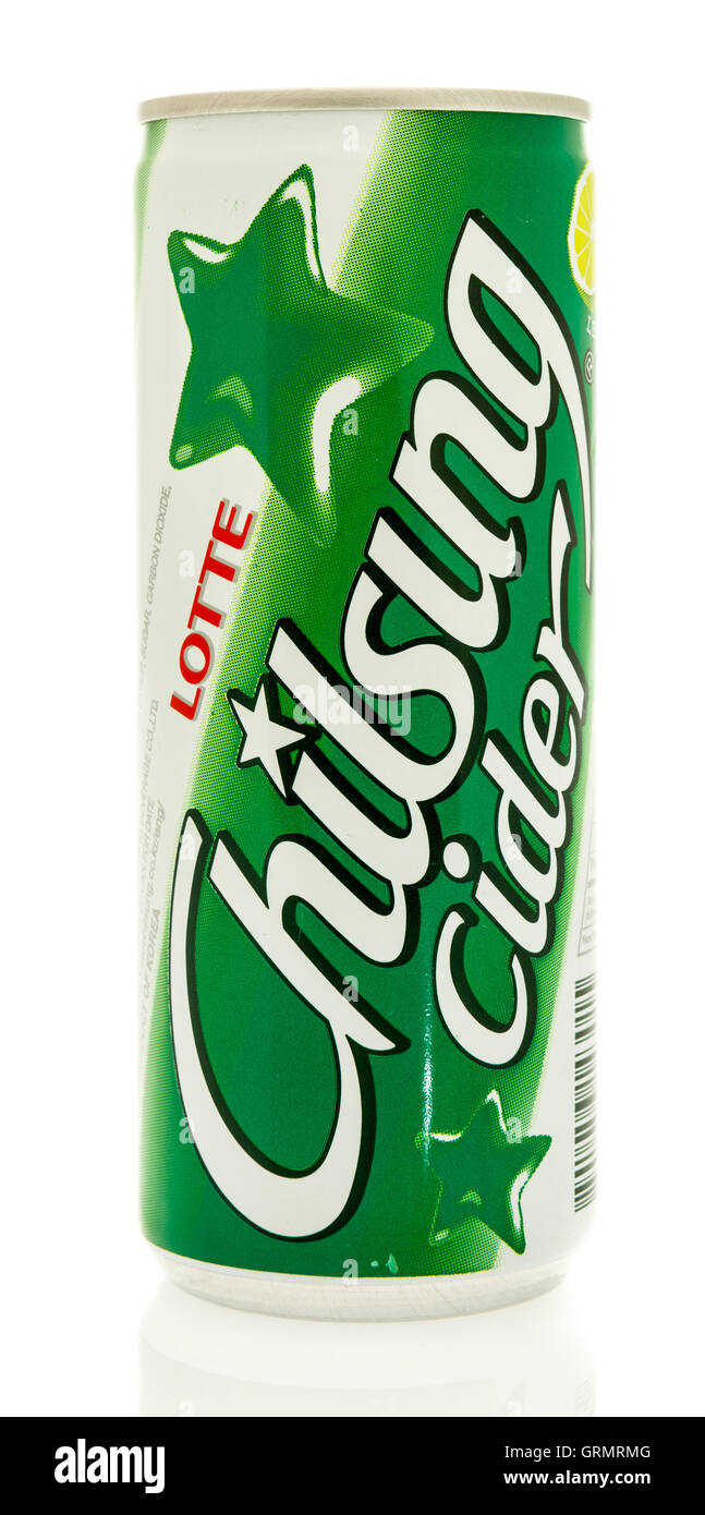 Winneconne, Wisconsin - 3. September 2016: kann der Lotte Chilsung Apfelwein auf einem isolierten Hintergrund. Stockfoto