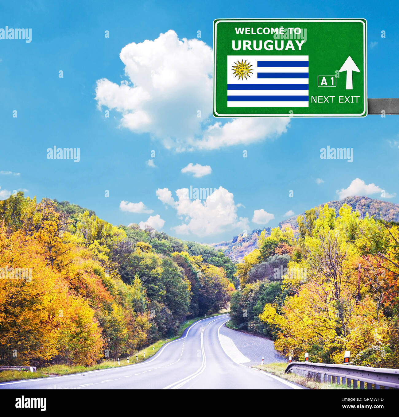 Uruguay-Schild gegen klar blauen Himmel Stockfoto