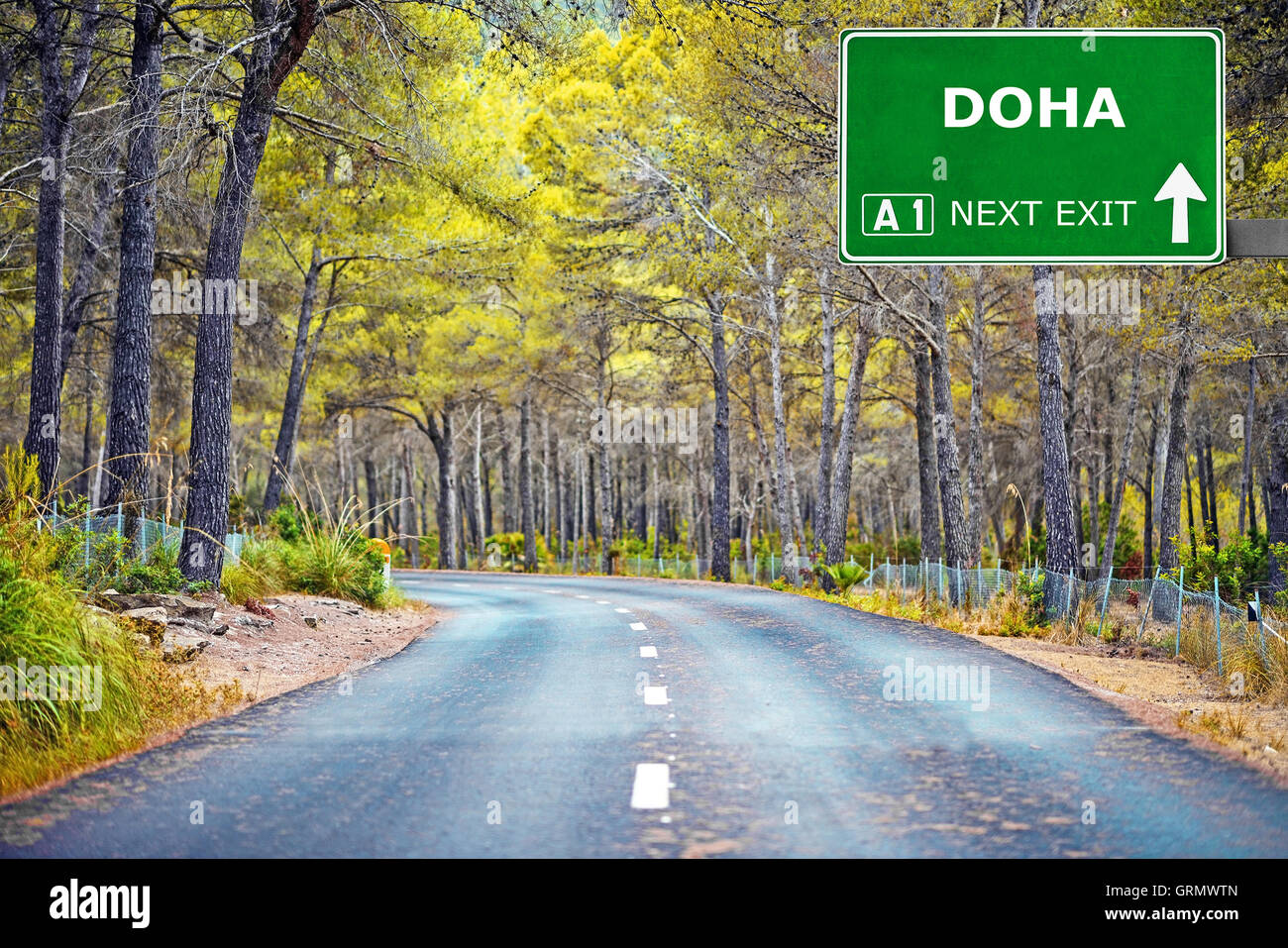 DOHA-Schild gegen klar blauen Himmel Stockfoto