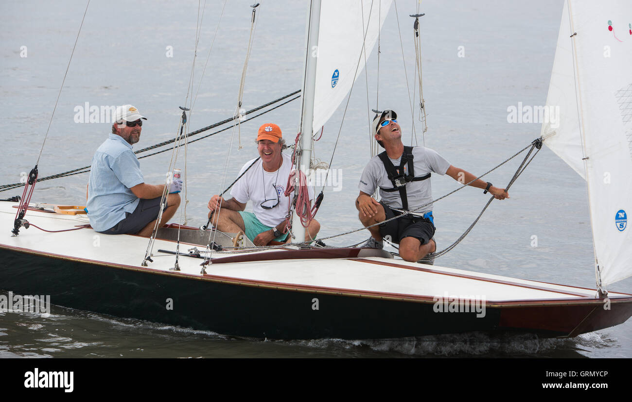 Rockville-Regatta in Rockville, S.C. ist eines der ältesten Regatten im Land. Sea Island ein Design Segelboote. Stockfoto