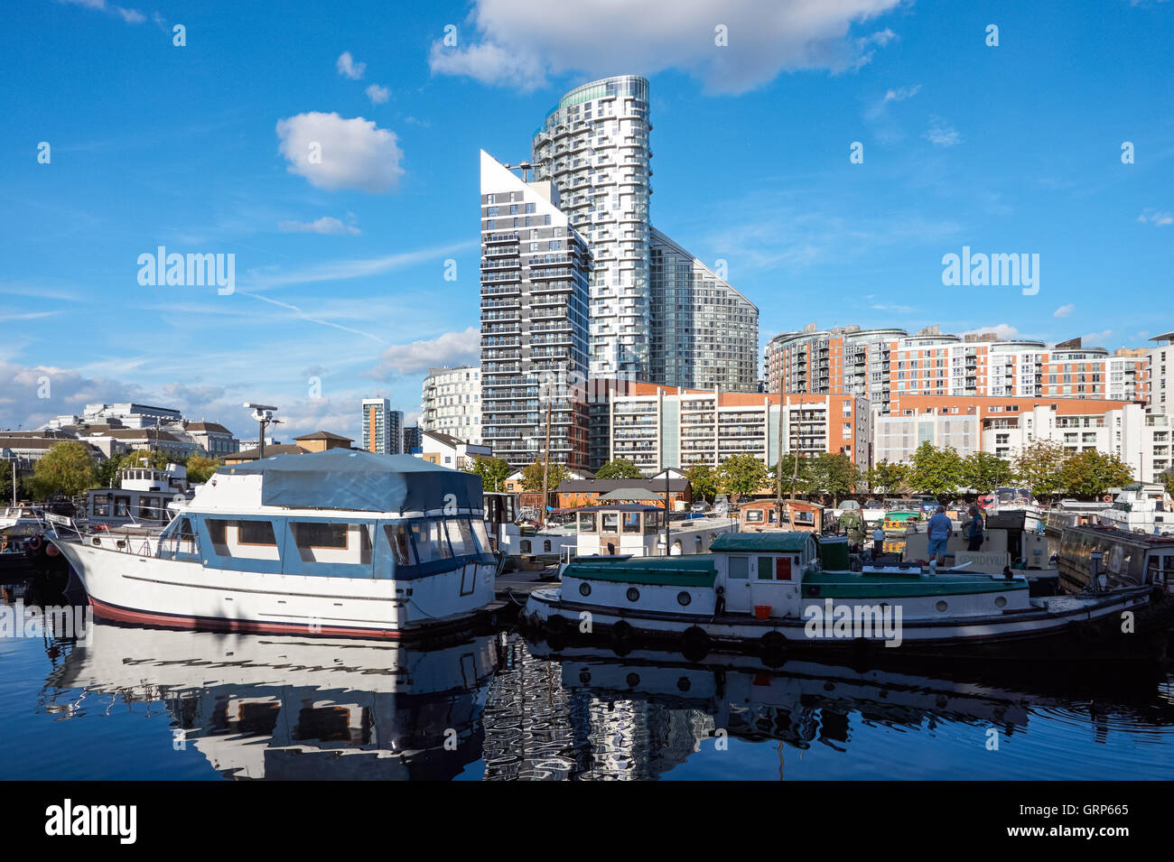 Pappel Dock Marina mit modernem Luxus Wohnungen in London England Vereinigtes Königreich UK Stockfoto