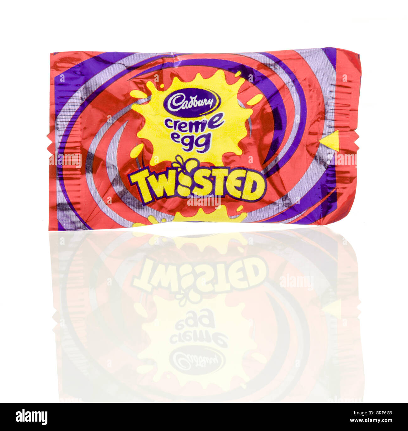 Winneconne, Wisconsin - 23. Juli 2016: Cadbury Creme Ei verdrehten Schokoriegel auf einem isolierten Hintergrund. Stockfoto