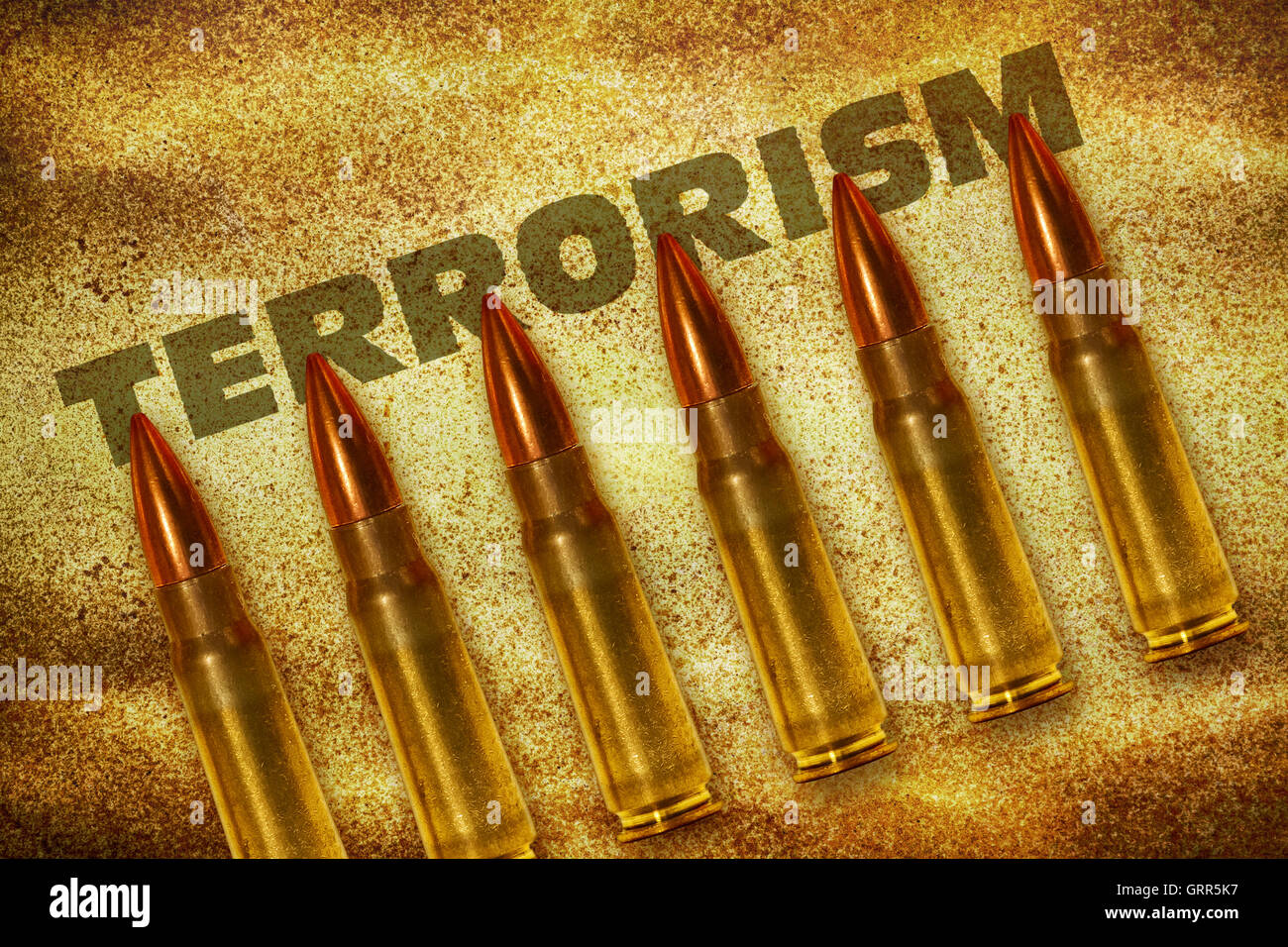 Sechs Kugeln und das Wort Terrorismus auf Grunge Hintergrund Stockfoto