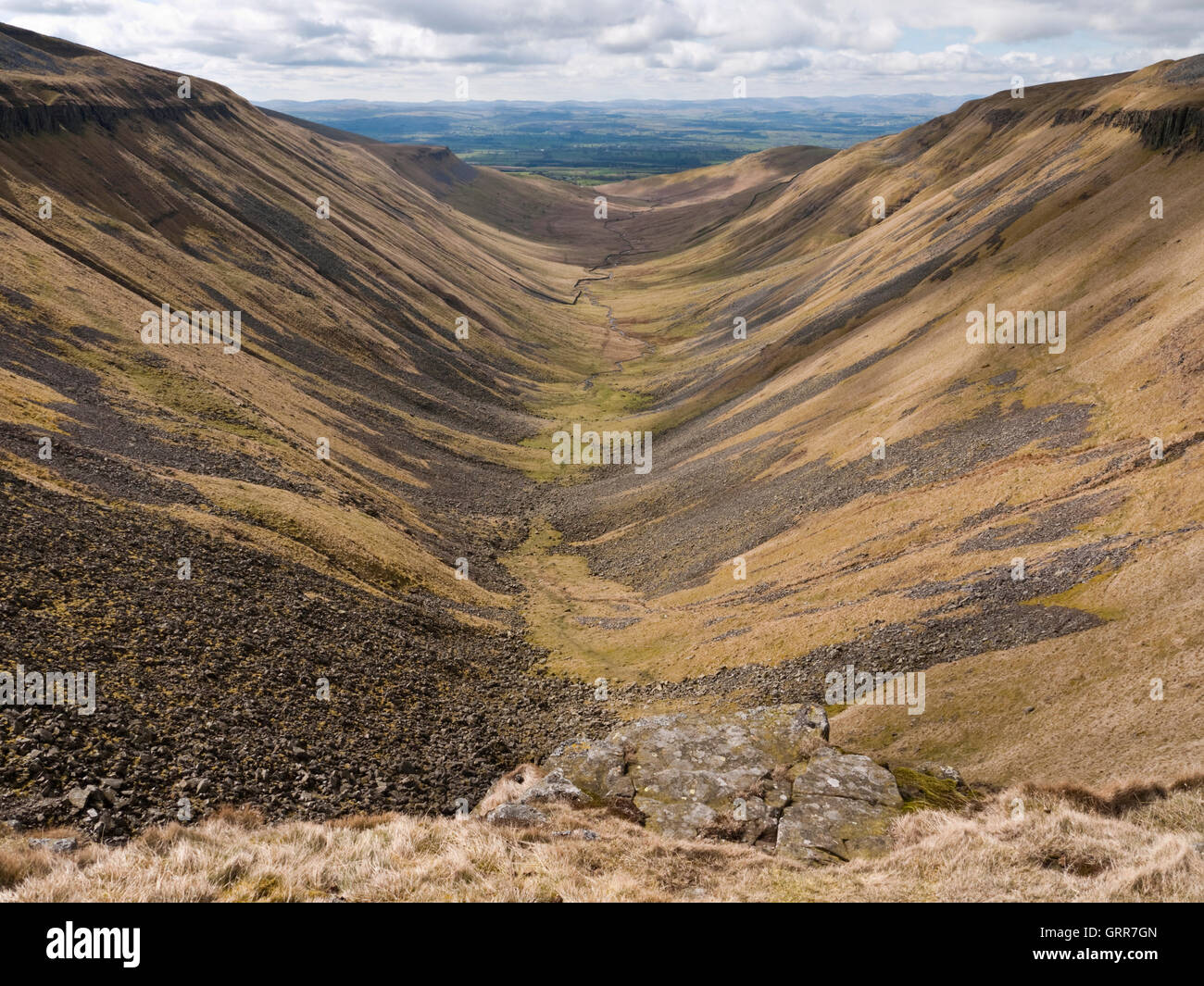 Die vergletscherten u-förmigen Tal von hohen Cup Gill in der nördlichen Pennines, in der Nähe der Ortschaft Dufton, Cumbria, England Stockfoto