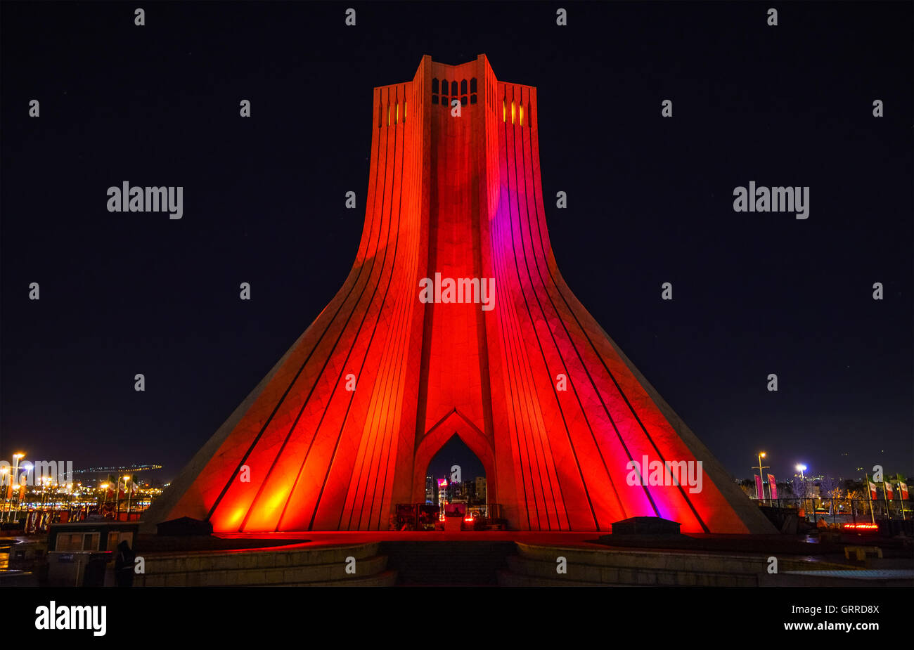 Nachtansicht der Azadi-Turm in Teheran Stockfoto