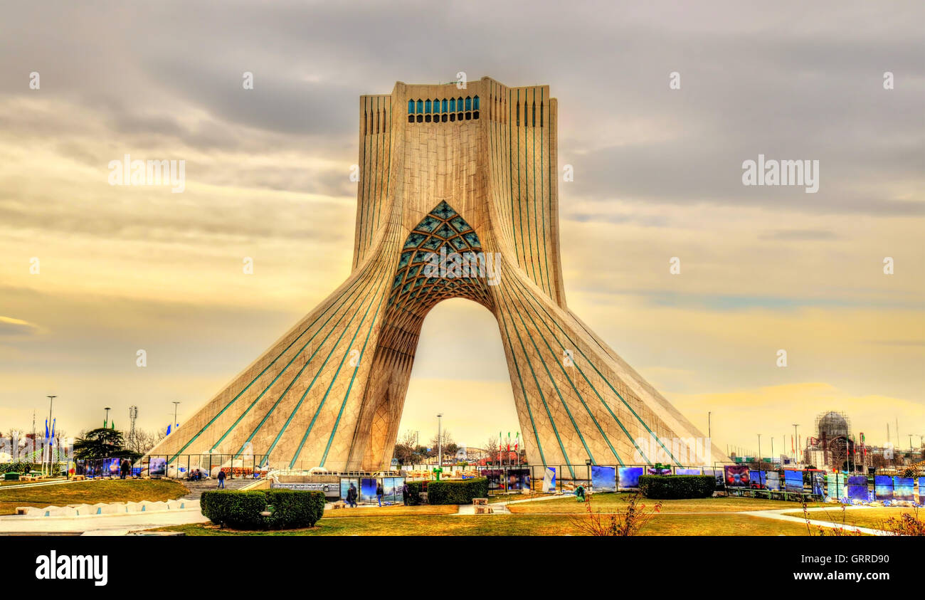 Ausblick auf den Azadi-Turm in Teheran Stockfoto