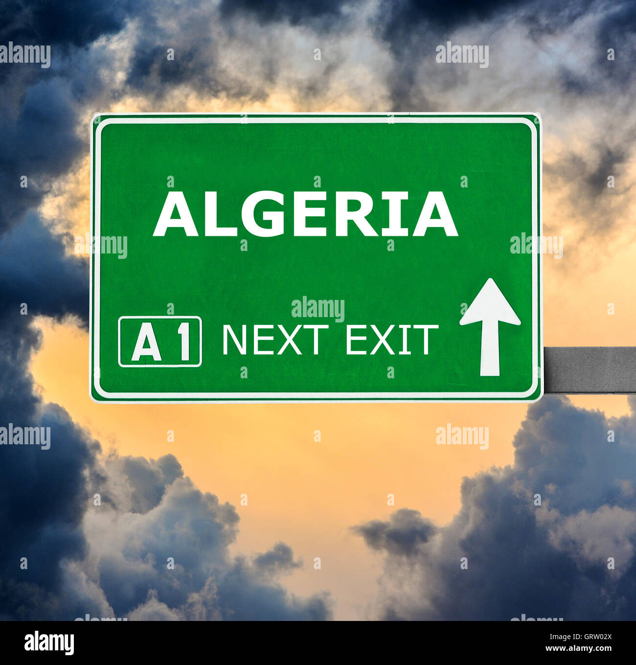 Algerien-Schild gegen klar blauen Himmel Stockfoto