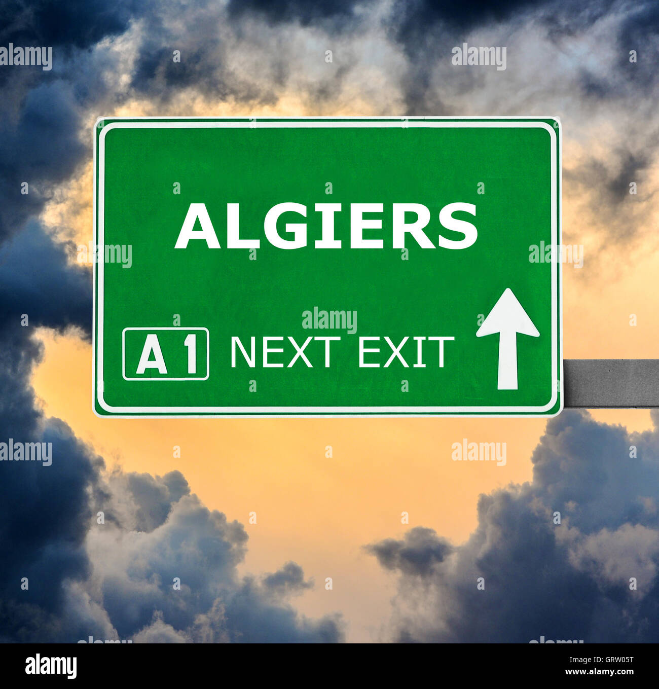 Algier-Schild gegen klar blauen Himmel Stockfoto