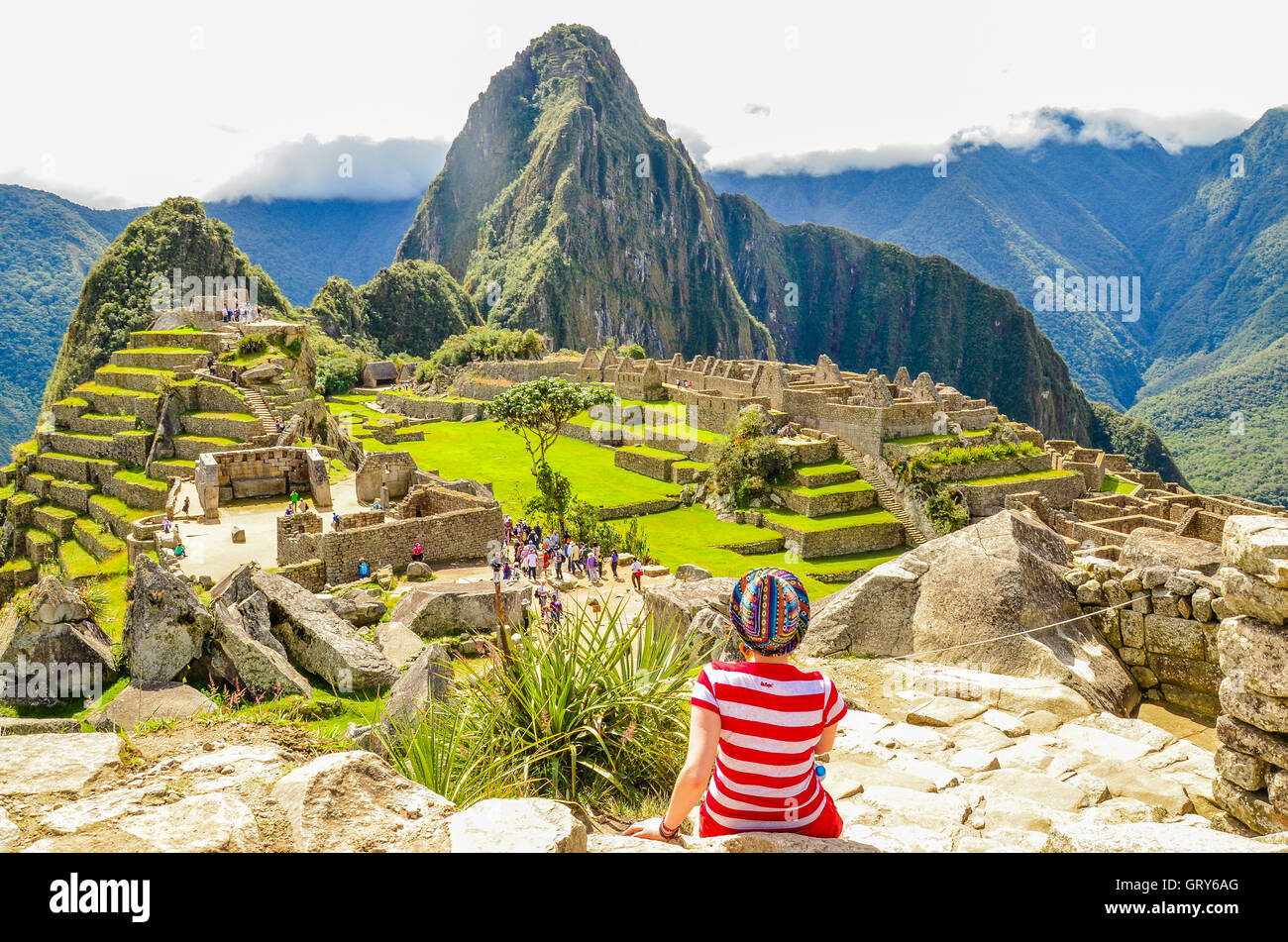MACHU PICCHU, CUSCO REGION, PERU - 4. Juni 2013: Panoramablick auf das 15. Jahrhundert Inka-Zitadelle Machu Picchu, UNESCO-Welt-gen Stockfoto