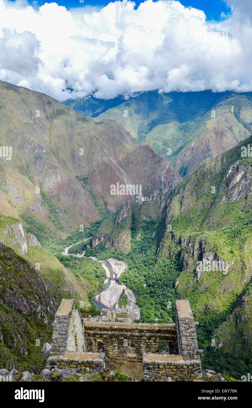 MACHU PICCHU, CUSCO REGION, PERU - 4. Juni 2013: Panorama Blick auf Machu Picchu vom Huayna Picchu Berg Stockfoto