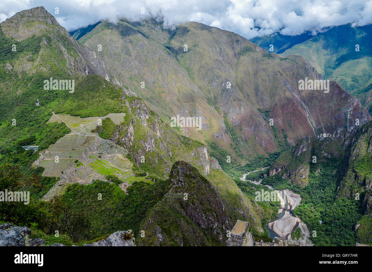 MACHU PICCHU, CUSCO REGION, PERU - 4. Juni 2013: Panorama Blick auf Machu Picchu vom Huayna Picchu Berg Stockfoto