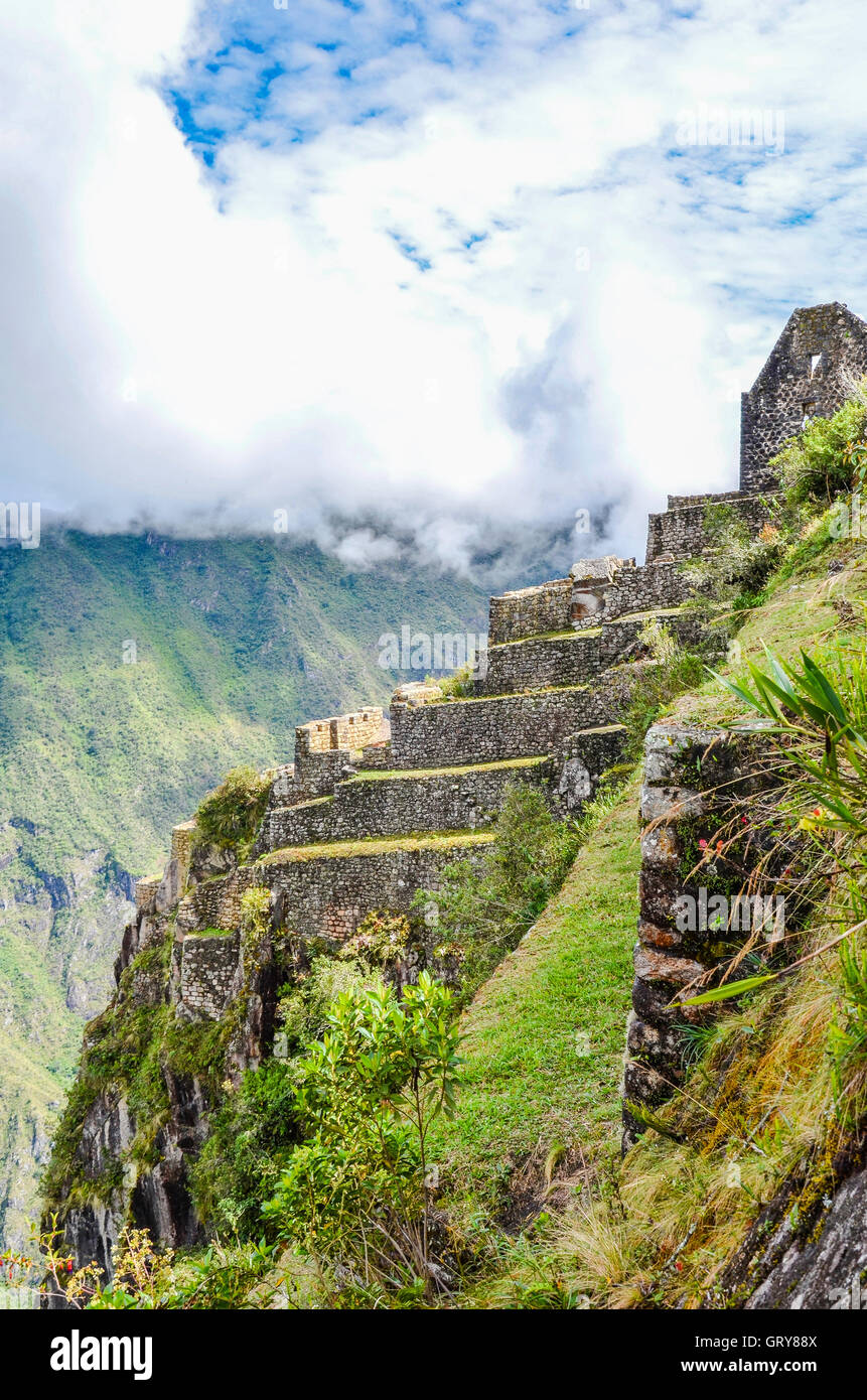 MACHU PICCHU, CUSCO REGION, PERU - 4. Juni 2013: Panorama Blick auf Machu Picchu vom Huayna Picchu Berg Stockfoto