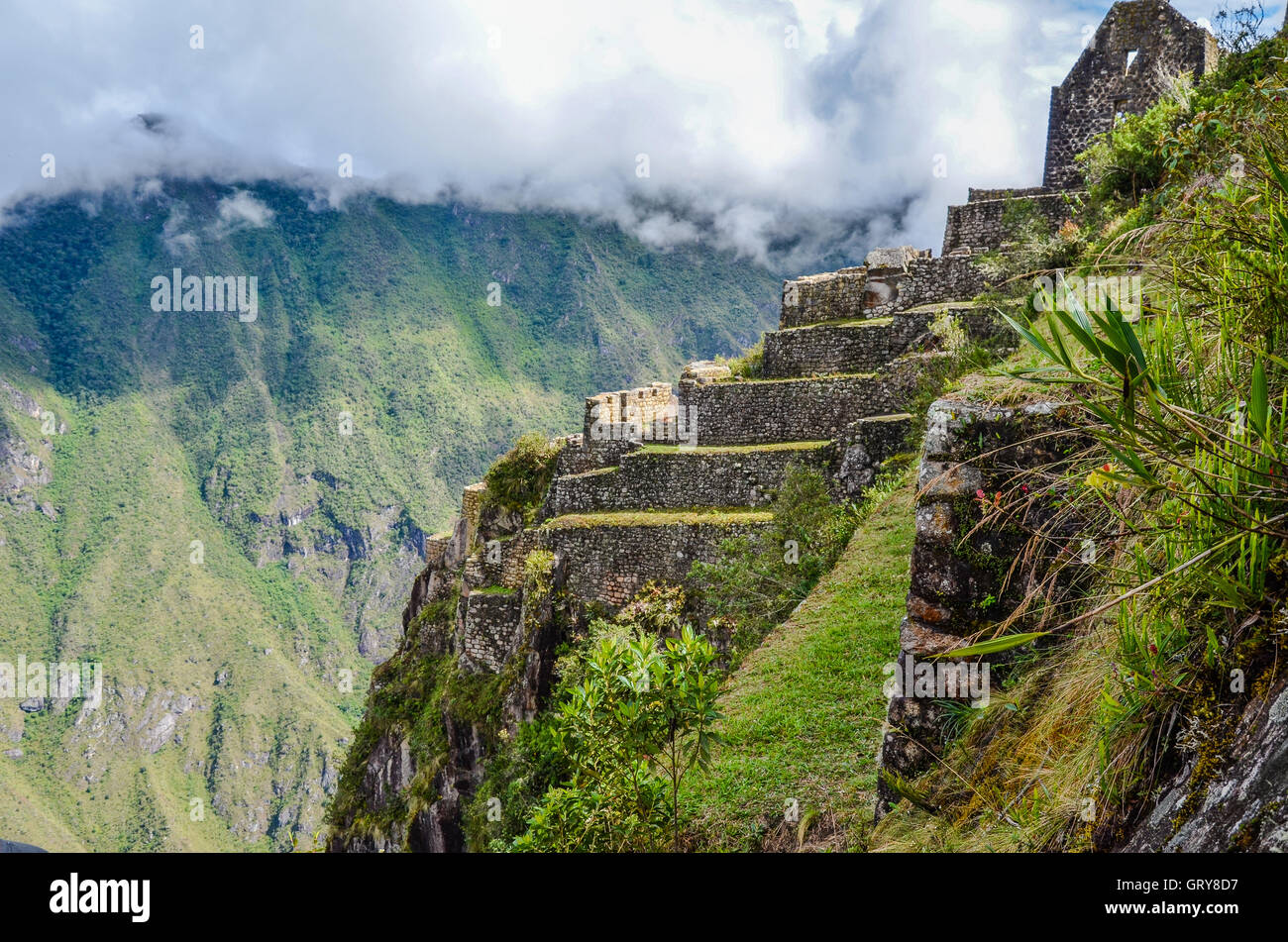 MACHU PICCHU, CUSCO REGION, PERU - 4. Juni 2013: Panorama Blick auf Machu Picchu vom Huayna Picchu Berg Stockfoto