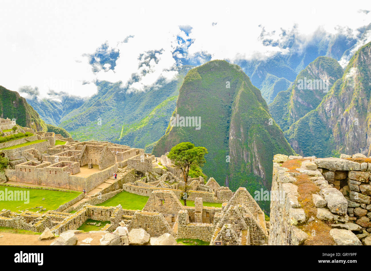 MACHU PICCHU, CUSCO REGION, PERU - 4. Juni 2013: Panoramablick auf das 15. Jahrhundert Inka-Zitadelle Machu Picchu, UNESCO-Welt-gen Stockfoto