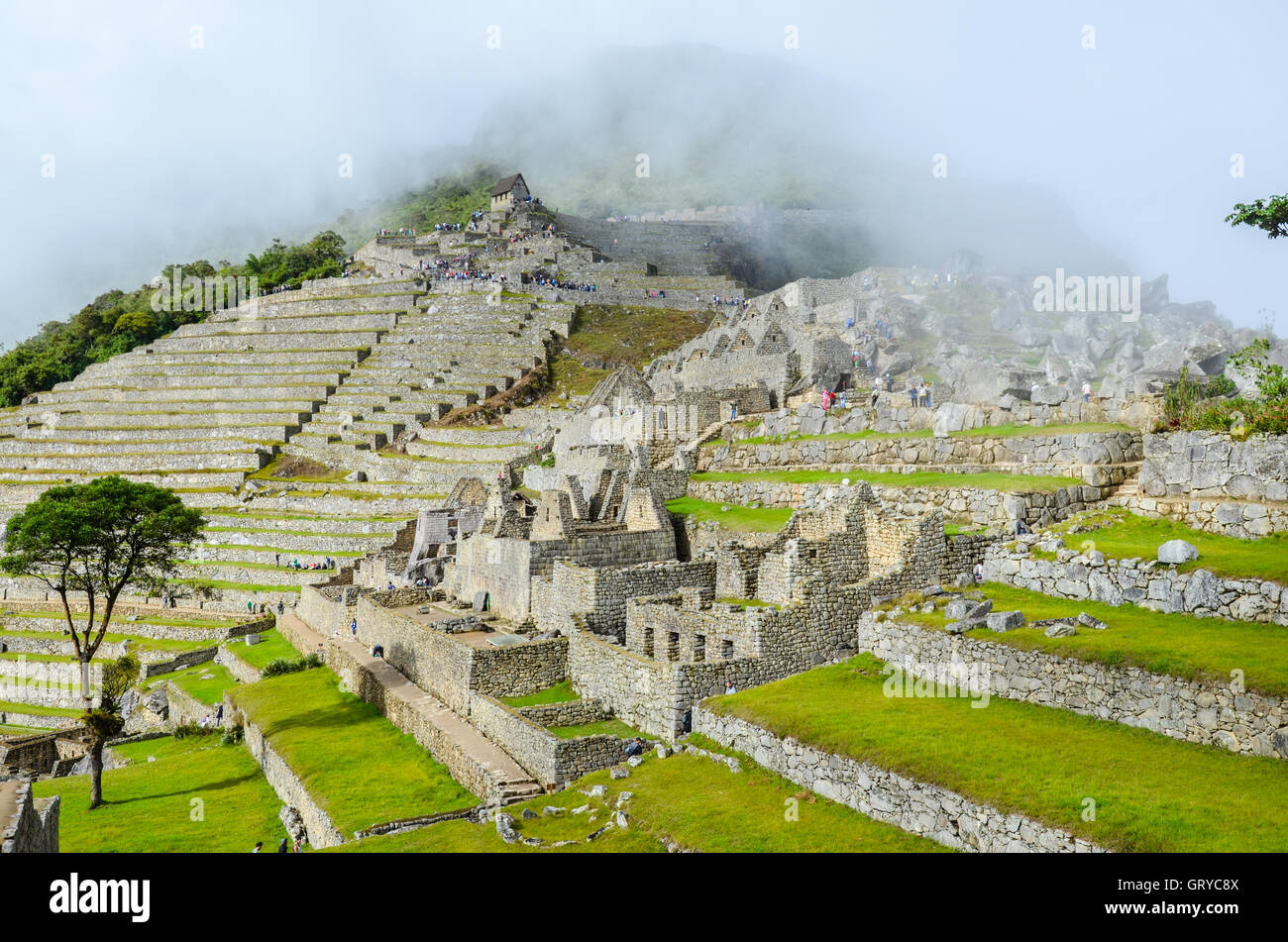 MACHU PICCHU, CUSCO REGION, PERU - 4. Juni 2013: Panoramablick auf das 15. Jahrhundert Inka-Zitadelle Machu Picchu, UNESCO-Welt-gen Stockfoto
