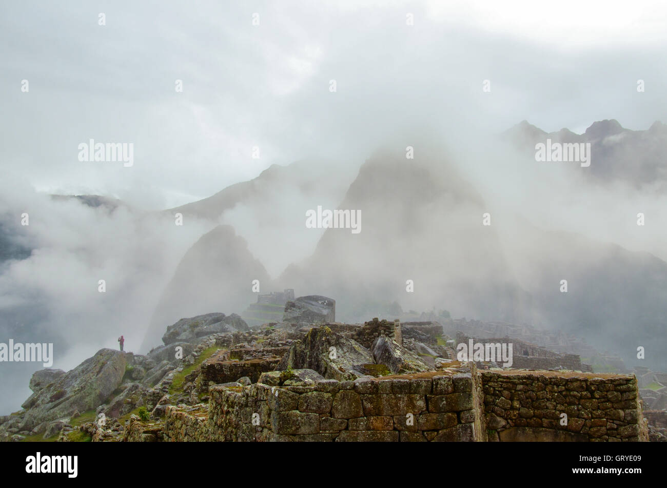 MACHU PICCHU, CUSCO REGION, PERU - 4. Juni 2013: Panoramablick auf das 15. Jahrhundert Inka-Zitadelle Machu Picchu, UNESCO-Welt-gen Stockfoto