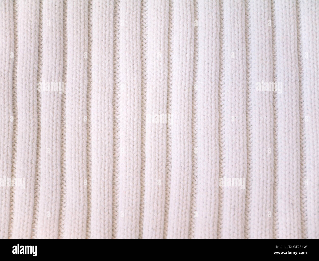 Weiß gerippt gestrickter Wolle Stoff kühles Wetter Hintergrund Stockfoto